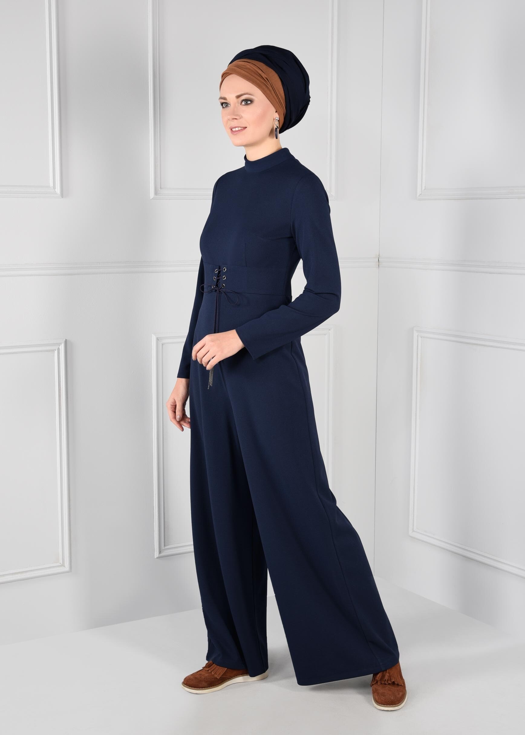 Tesettür giyim LACİVERT MANŞETLERİ DÜĞME DETAYLI KUŞ GÖZÜ KEMERLİ TULUM 4774