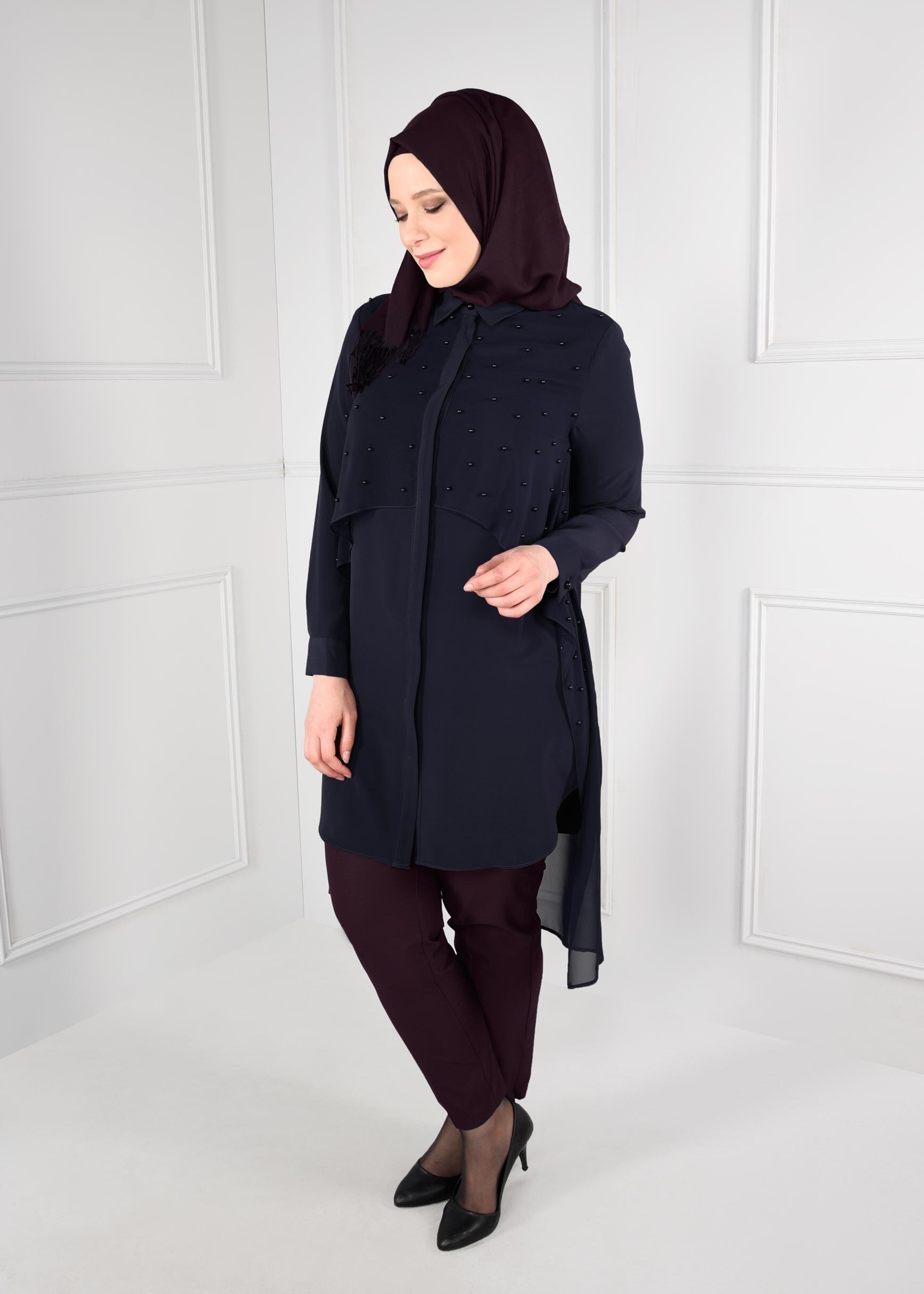 Tesettür giyim LACİVERT BONCUK İŞLEMELİ TÜL KUYRUKLU TUNİK 2693