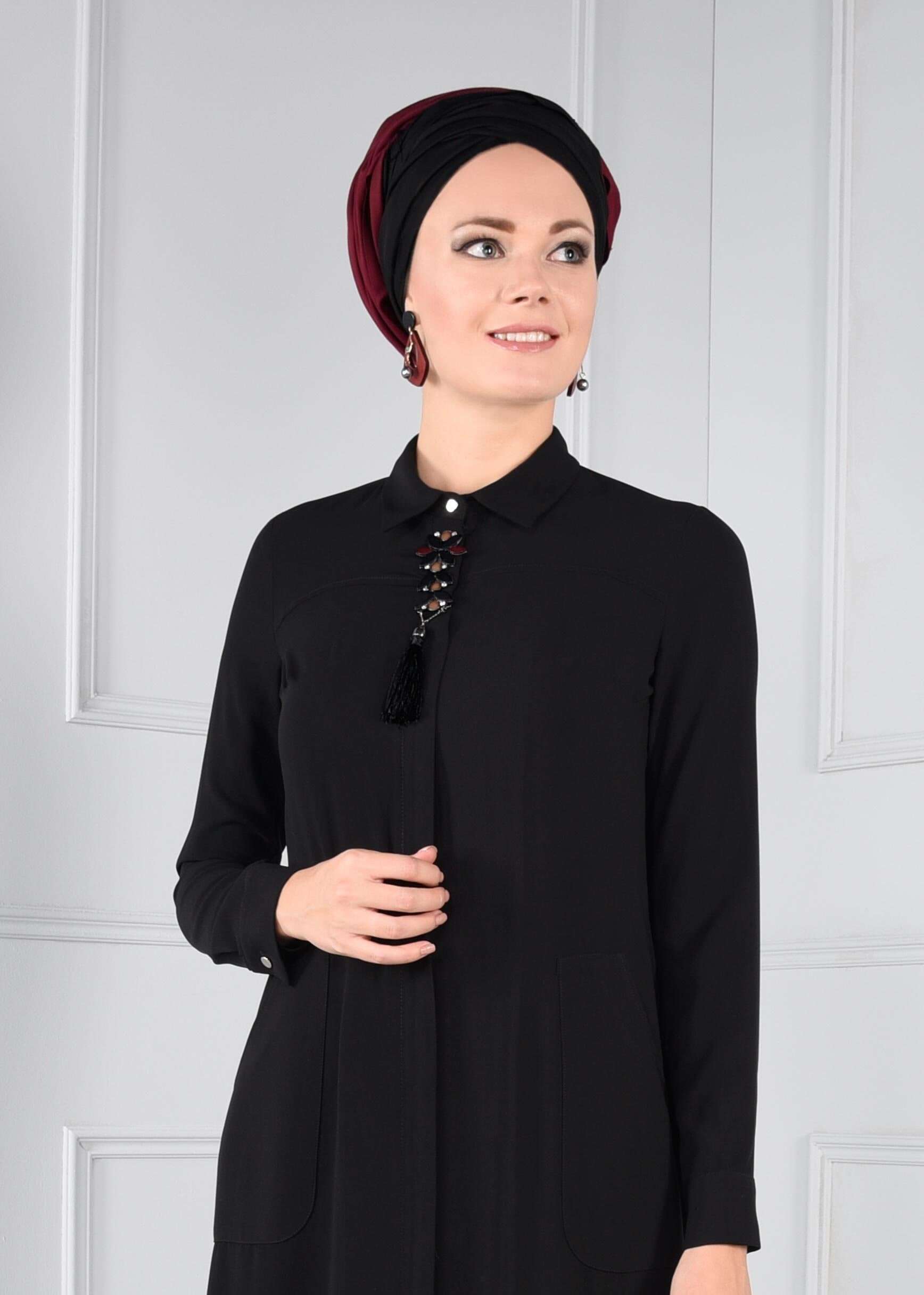 Tesettür giyim SİYAH BROŞ DETAYLI CEPLİ TUNİK 4445