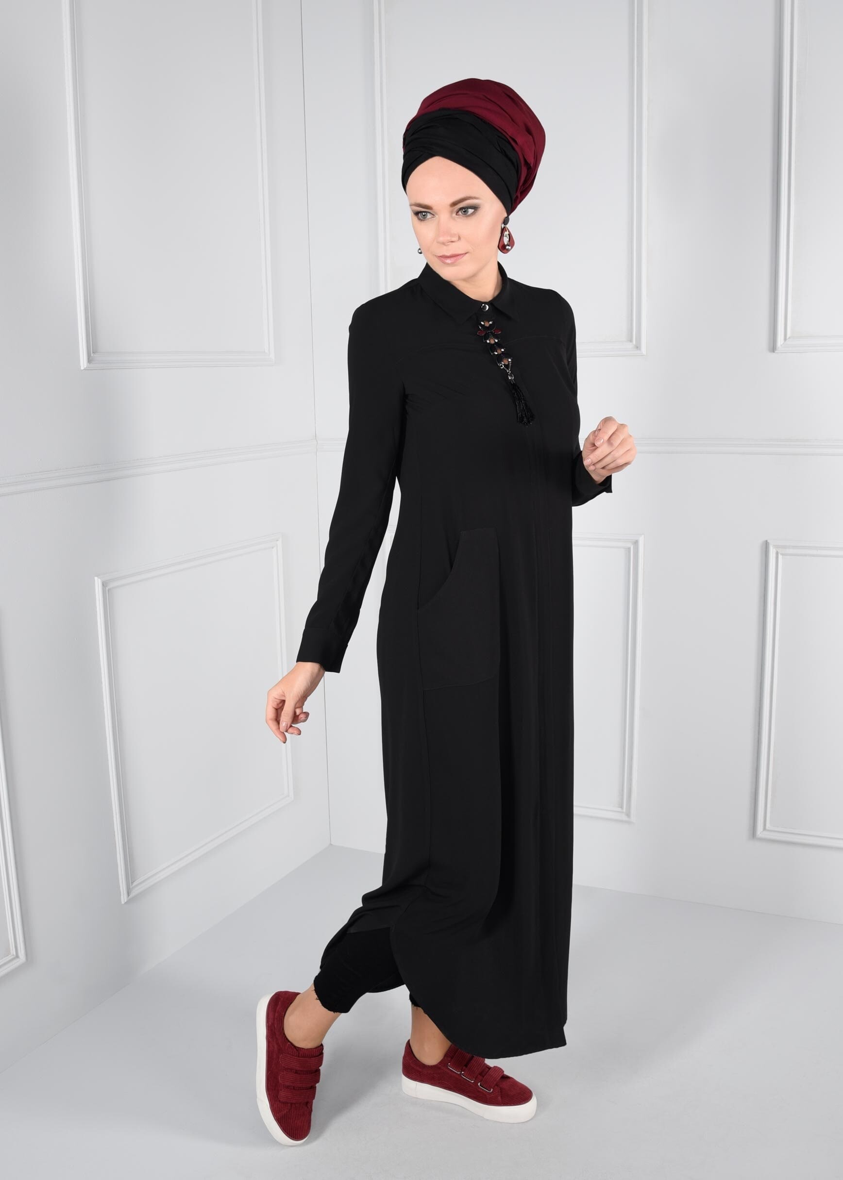 Tesettür giyim SİYAH BROŞ DETAYLI CEPLİ TUNİK 4445