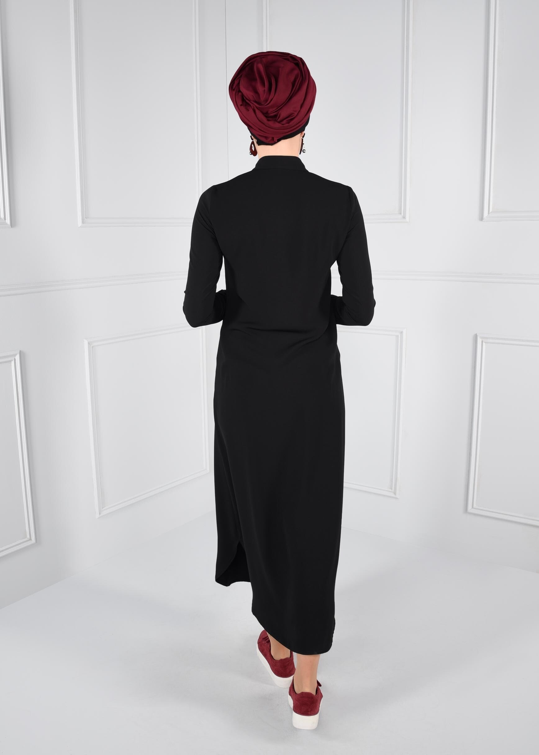 Tesettür giyim SİYAH BROŞ DETAYLI CEPLİ TUNİK 4445