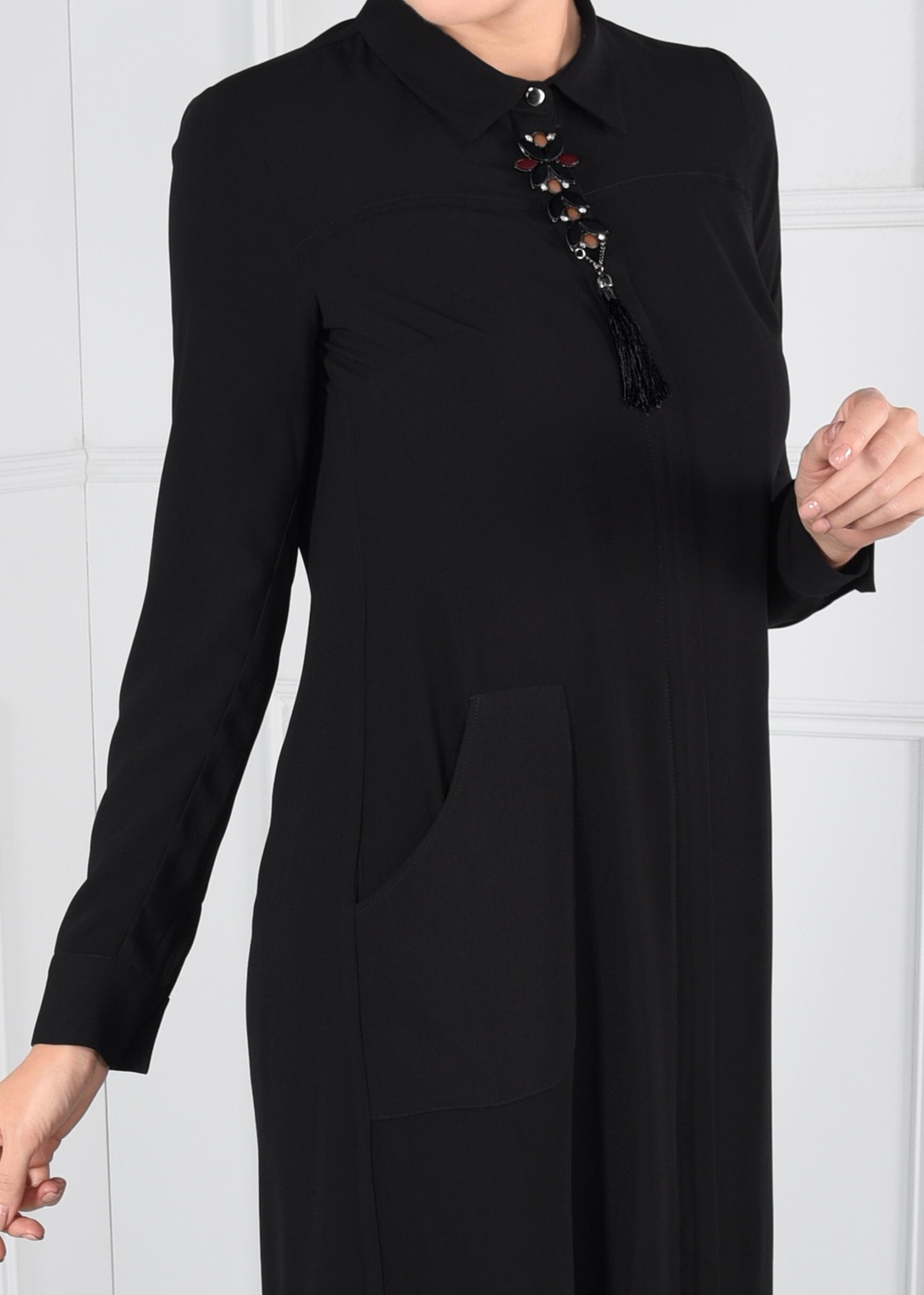 Tesettür giyim SİYAH BROŞ DETAYLI CEPLİ TUNİK 4445
