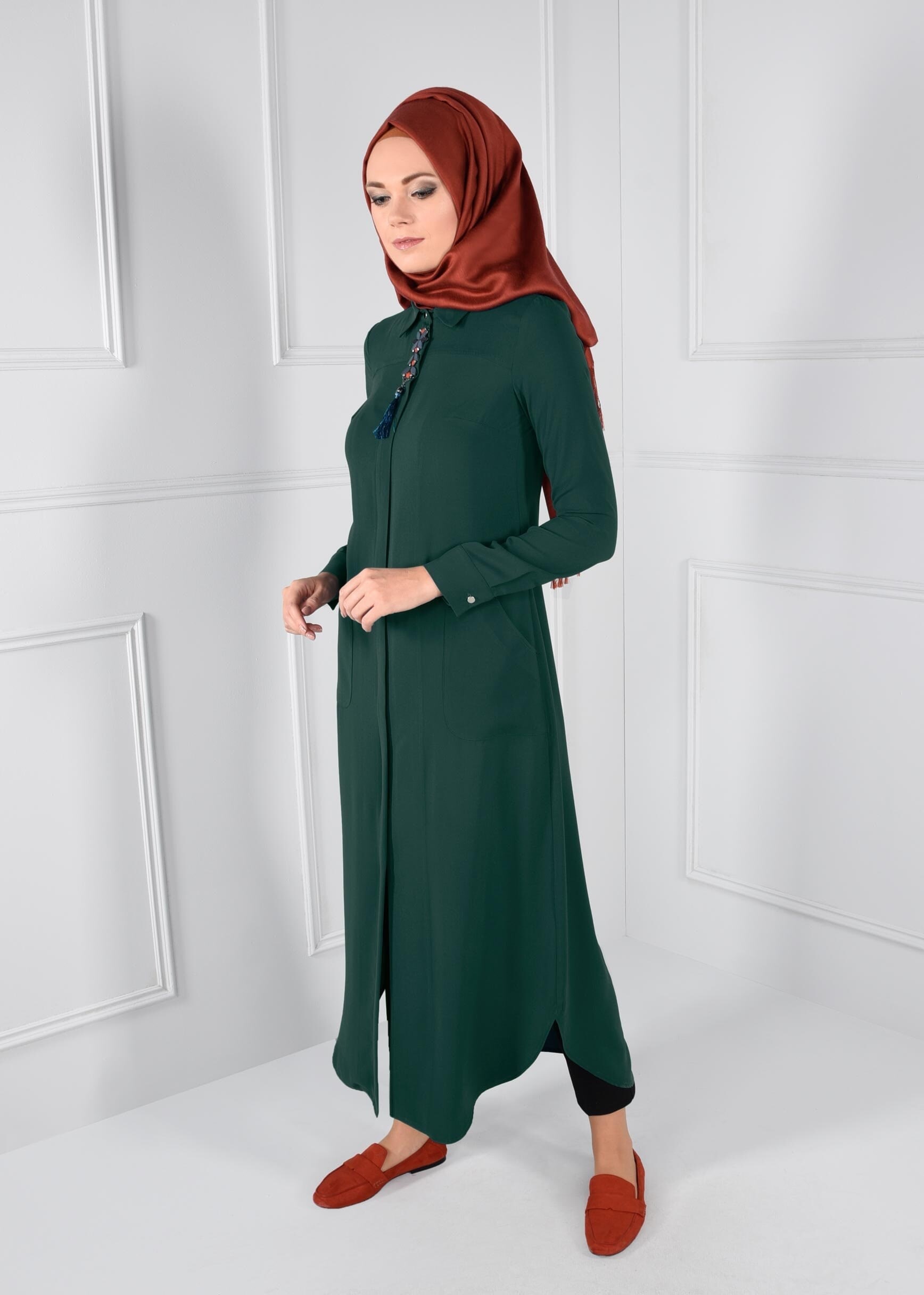 Tesettür giyim MAVİ BROŞ DETAYLI CEPLİ TUNİK 4445