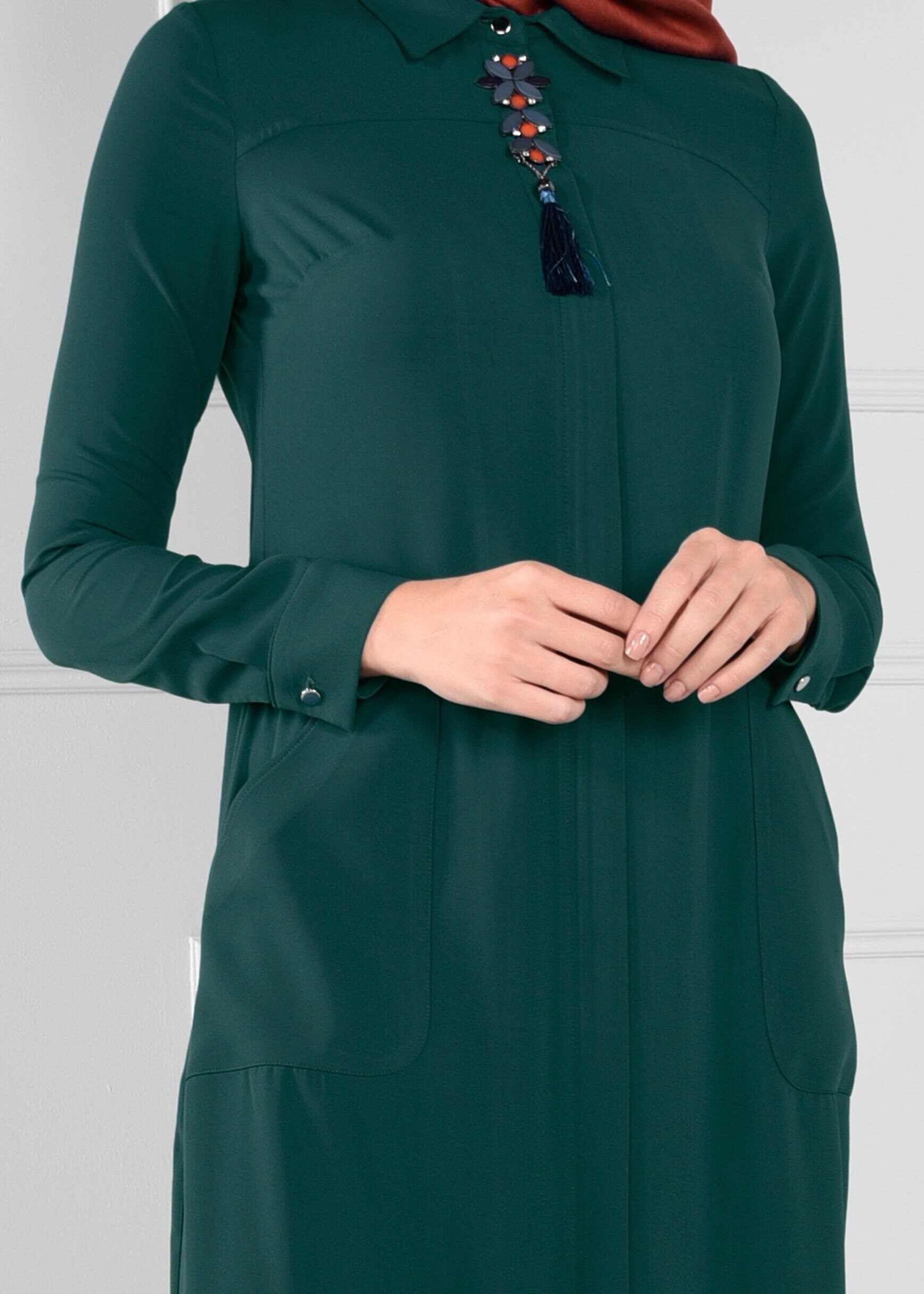 Tesettür giyim MAVİ BROŞ DETAYLI CEPLİ TUNİK 4445