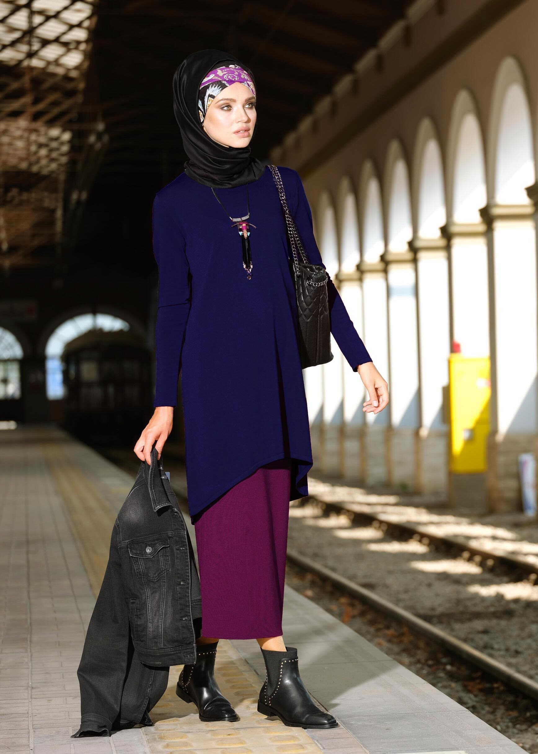 Tesettür giyim LACİVERT ETEK UCU OVAL KESİM TRİKO TUNİK 4575