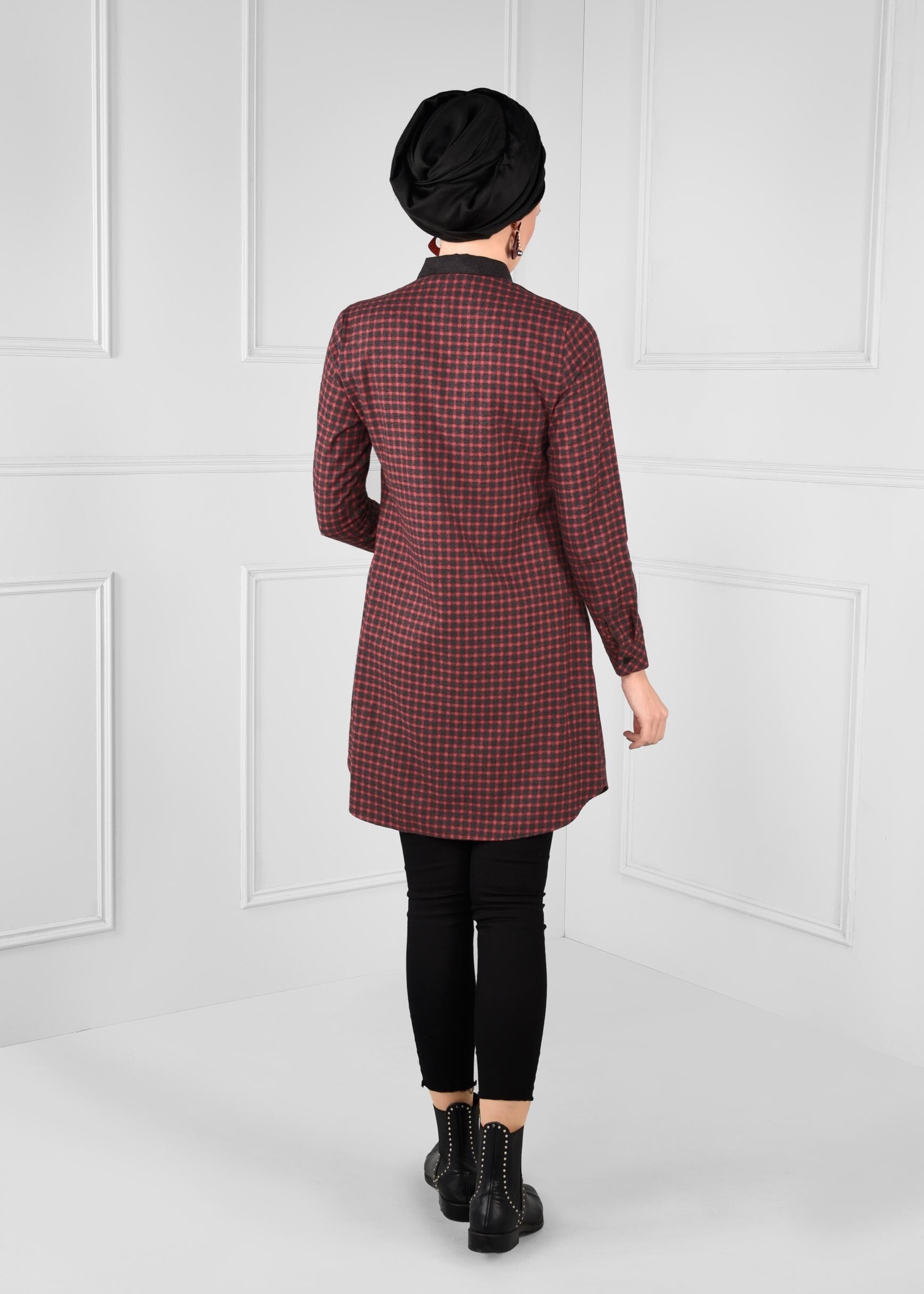 Tesettür giyim SİYAH NAKIŞ İŞLEMELİ EKOSE TUNİK 4591