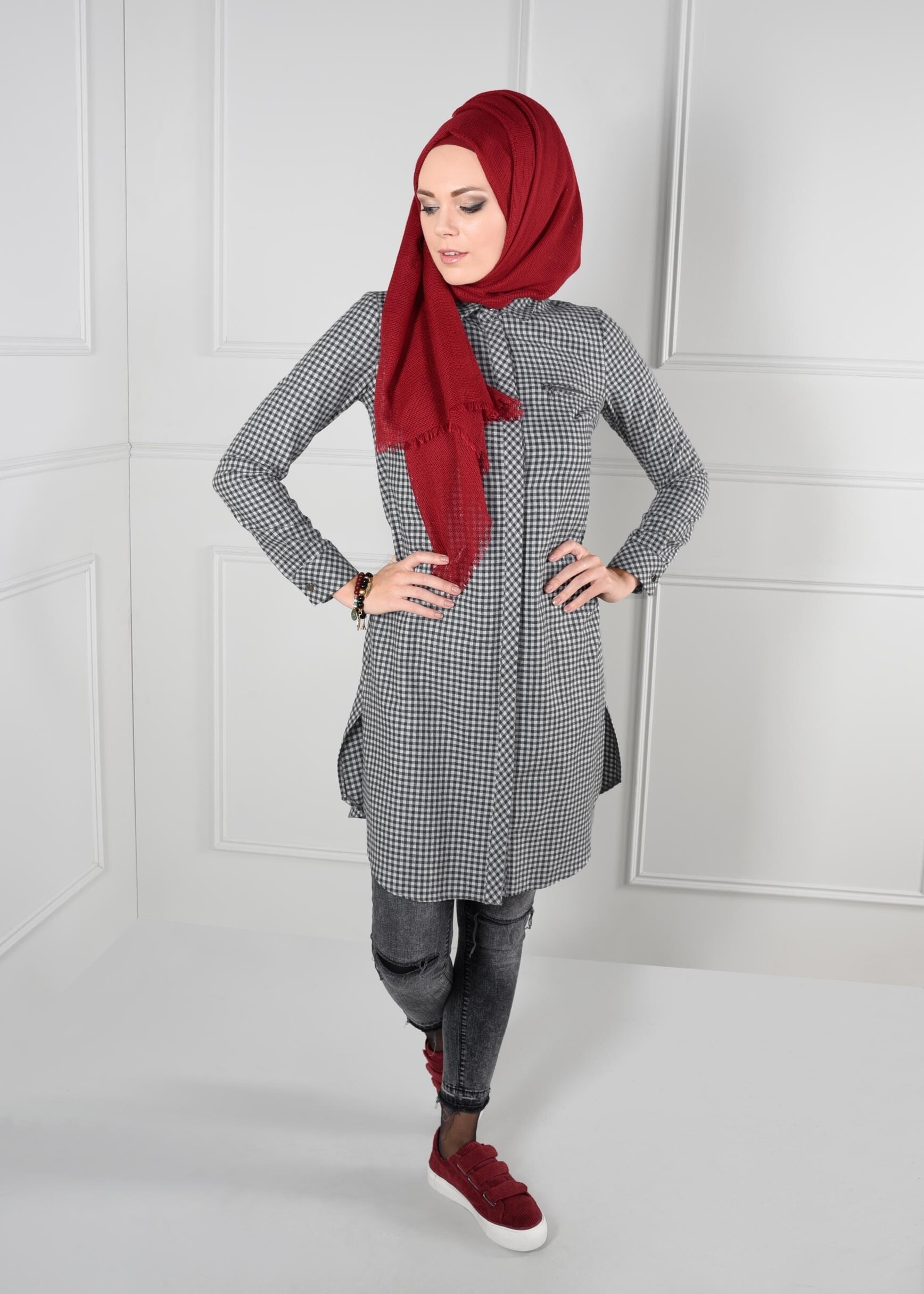 Tesettür giyim SİYAH YANLARI YIRTMAÇLI PÖTİKARE TUNİK 4592