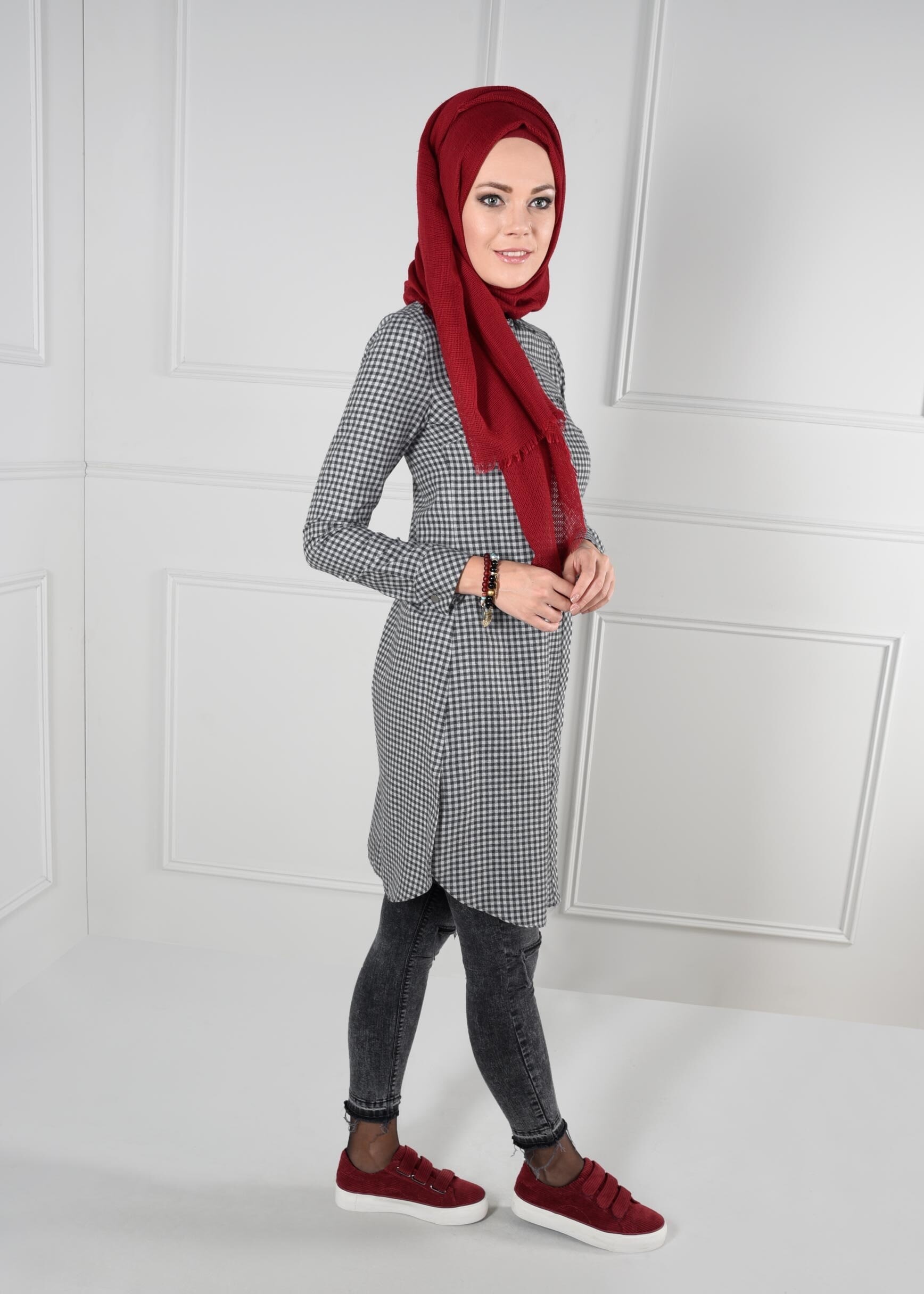 Tesettür giyim SİYAH YANLARI YIRTMAÇLI PÖTİKARE TUNİK 4592