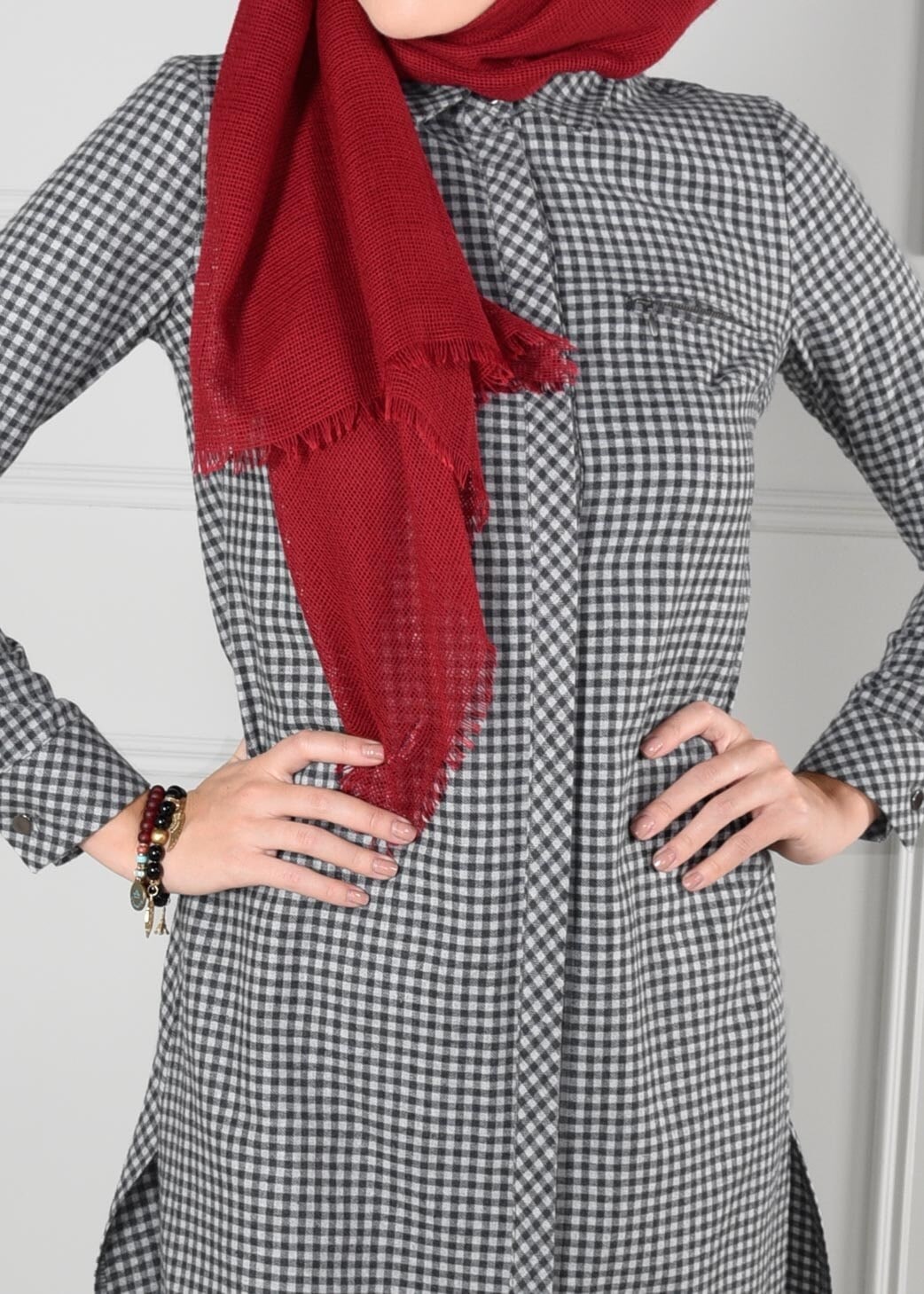 Tesettür giyim SİYAH YANLARI YIRTMAÇLI PÖTİKARE TUNİK 4592