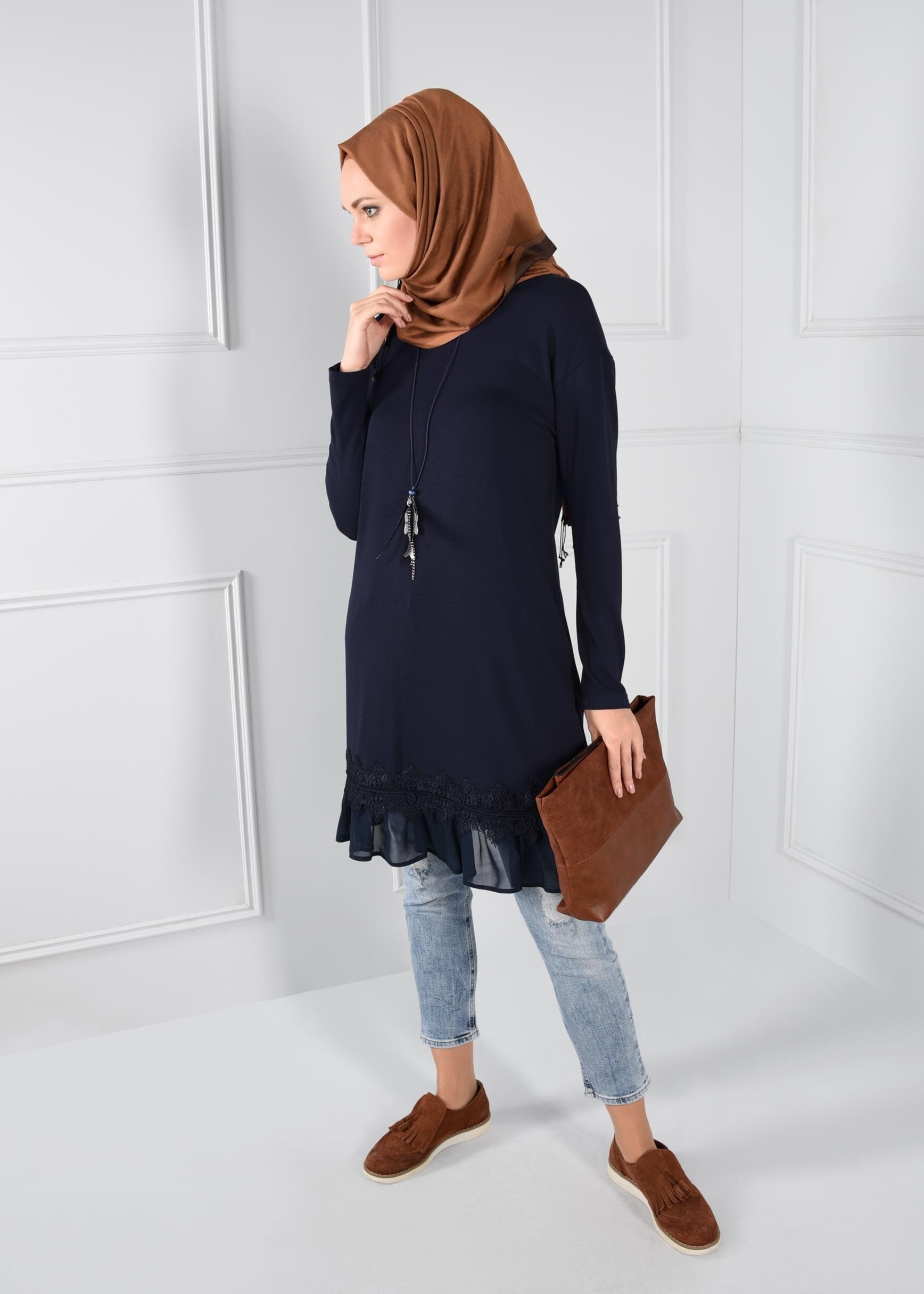 Tesettür giyim LACİVERT ETEK UCU ŞİFON VOLANLI GÜPÜR DETAYLI TUNİK 4594