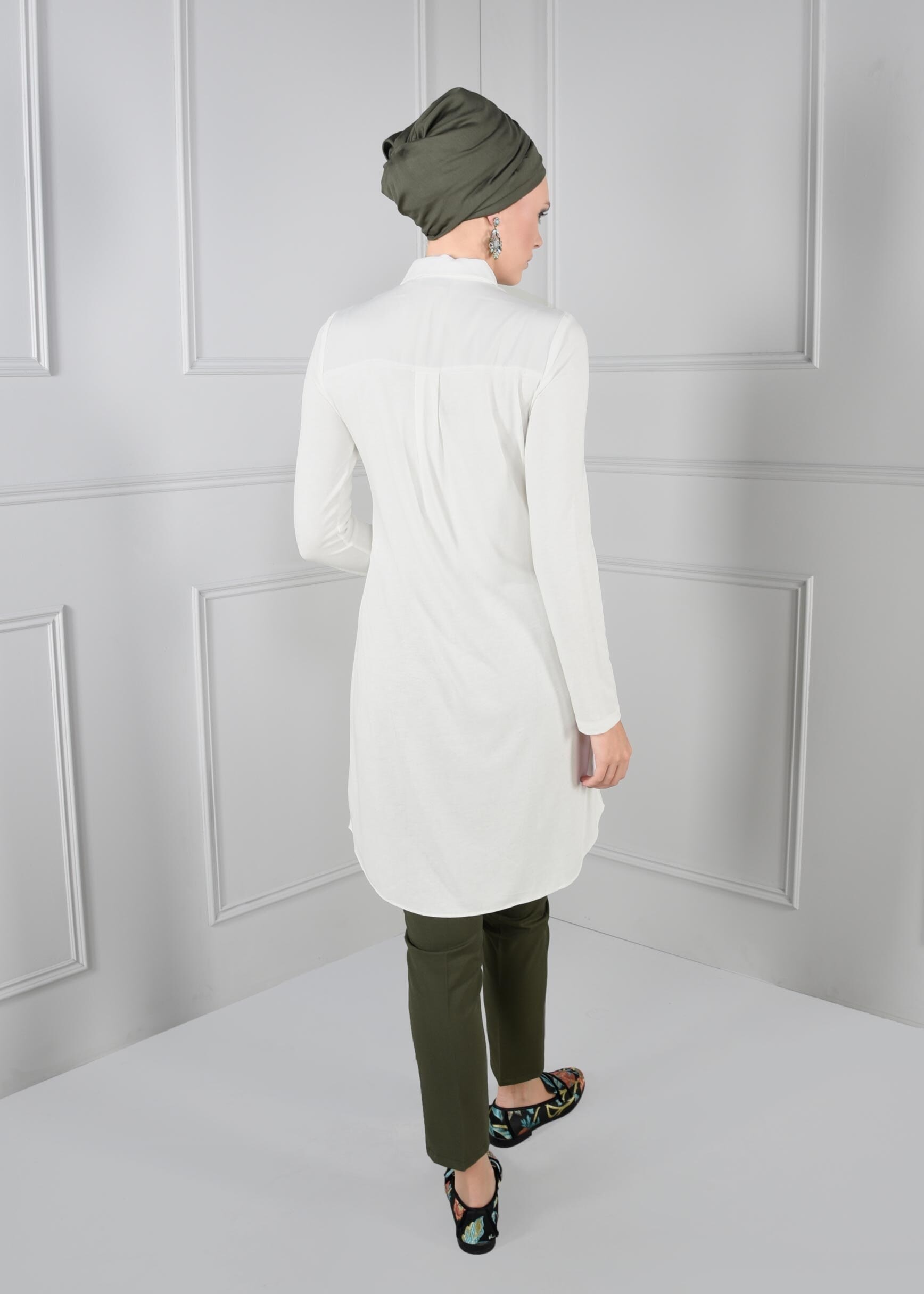 Tesettür giyim BEYAZ GİZLİ DÜĞMELİ DÜZ TUNİK 4597 