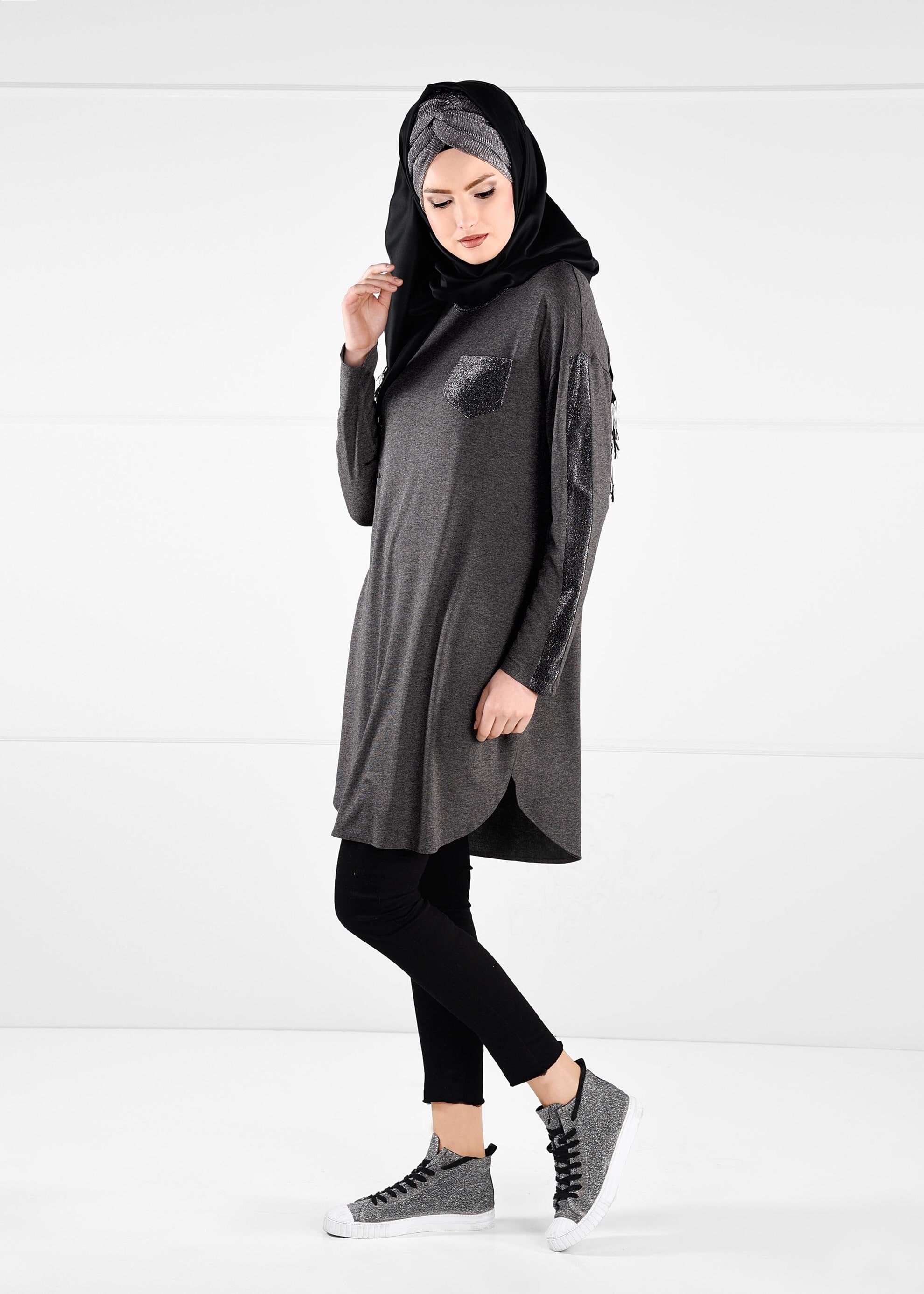 Tesettür giyim GRİ KOLLARI YAKASI SİMLİ BİYE ŞERİT DETAYLI CEPLİ TUNİK 4598