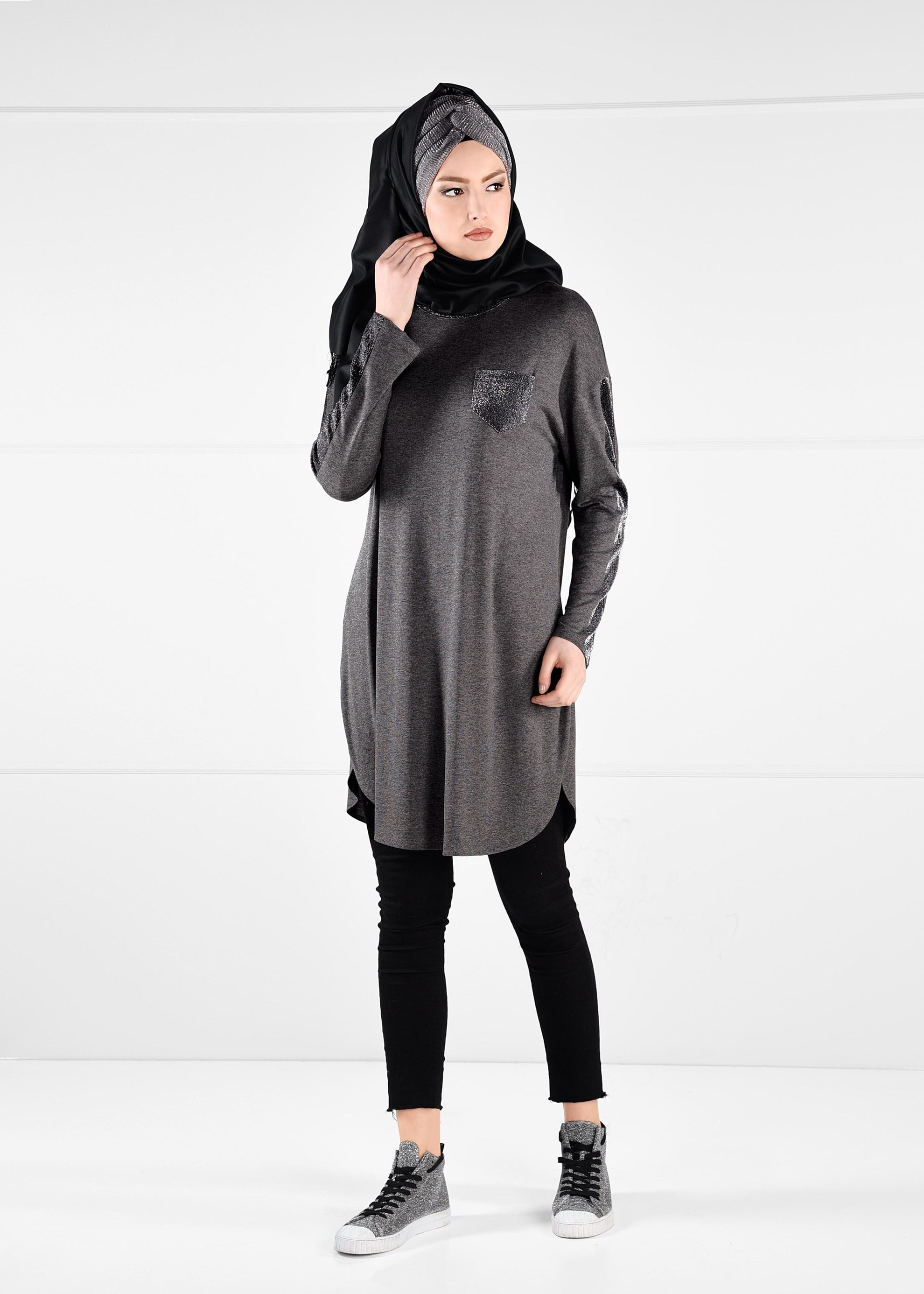 Tesettür giyim GRİ KOLLARI YAKASI SİMLİ BİYE ŞERİT DETAYLI CEPLİ TUNİK 4598