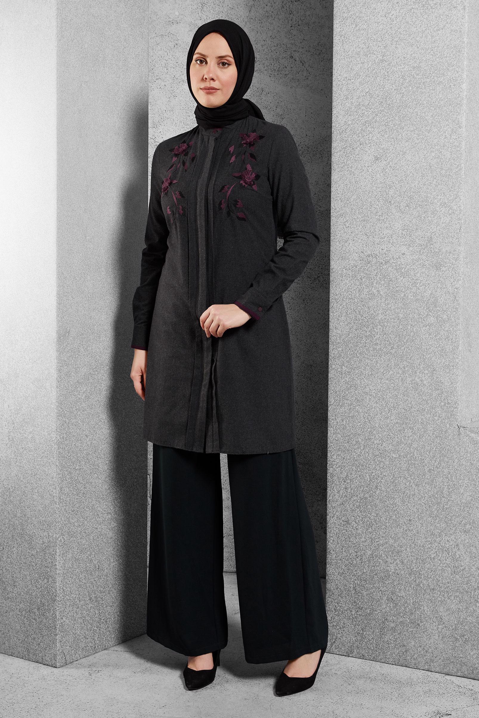 Tesettür giyim GRİ ÇİÇEK İŞLEMELİ YAKASI DÜĞMELİ TUNİK 4616 