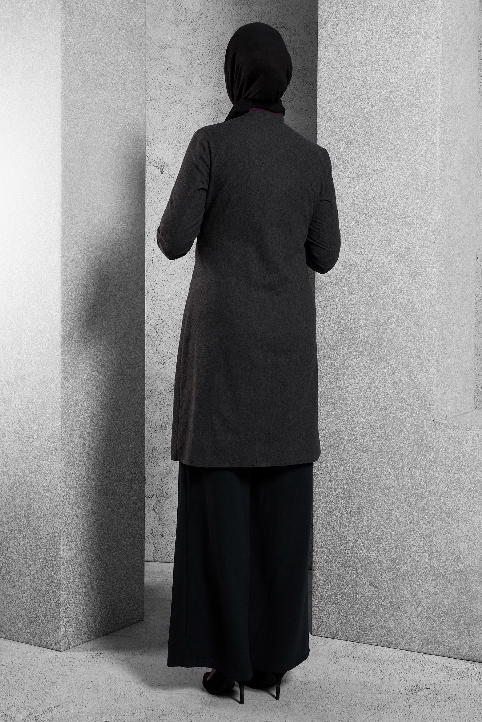 Tesettür giyim GRİ ÇİÇEK İŞLEMELİ YAKASI DÜĞMELİ TUNİK 4616 