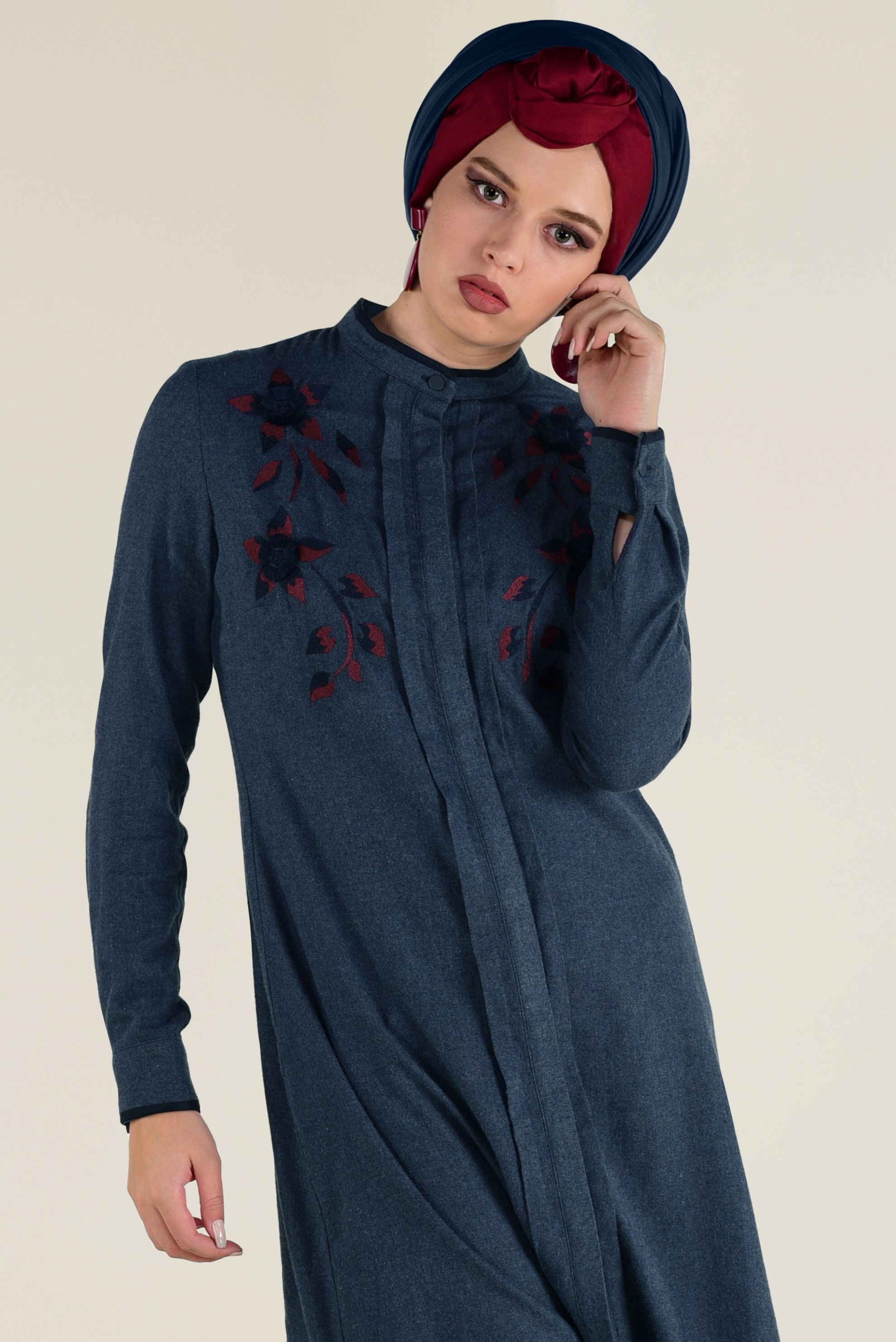 Tesettür giyim LACİVERT ÇİÇEK İŞLEMELİ YAKASI DÜĞMELİ TUNİK 4616 