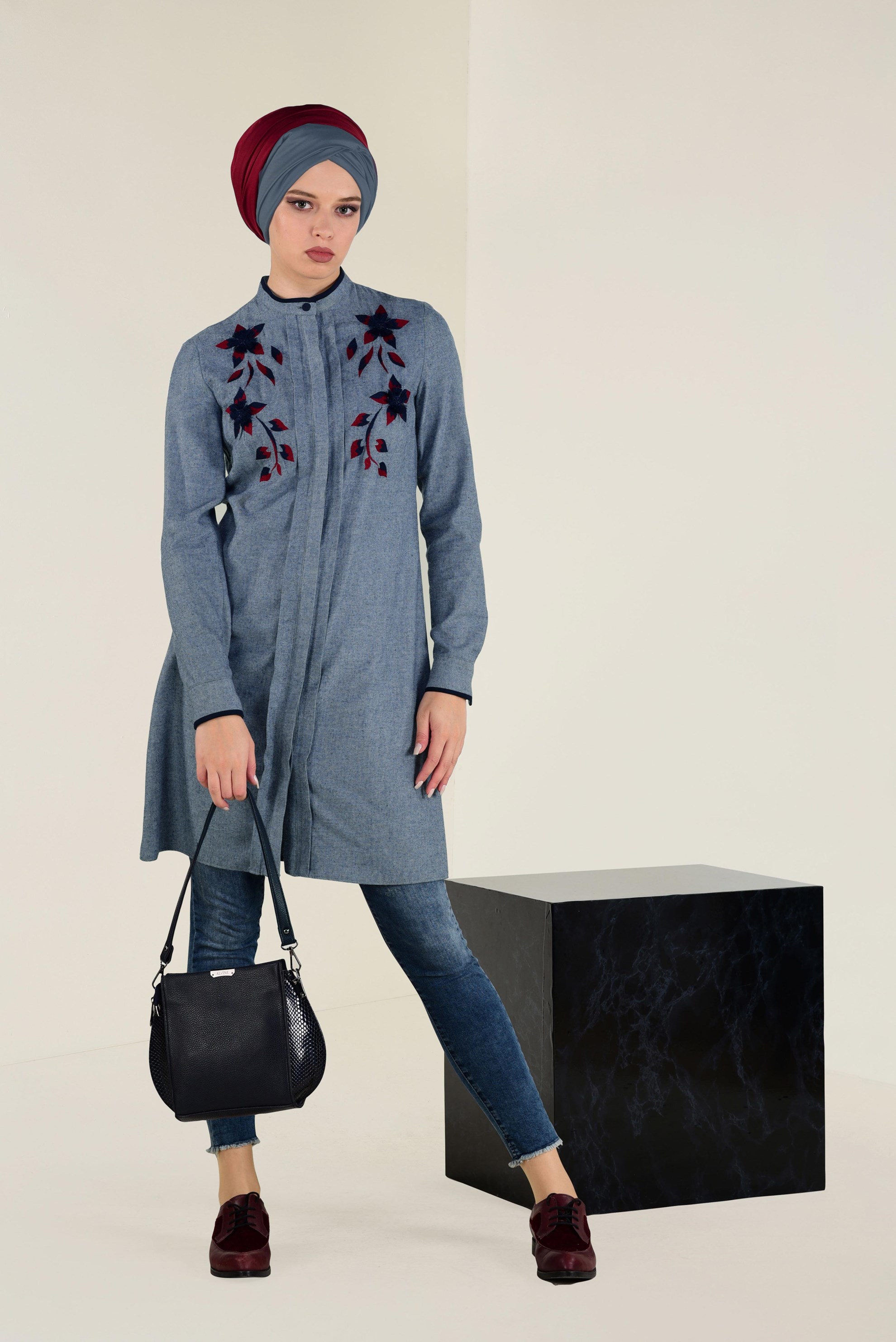 Tesettür giyim LACİVERT ÇİÇEK İŞLEMELİ YAKASI DÜĞMELİ TUNİK 4616 