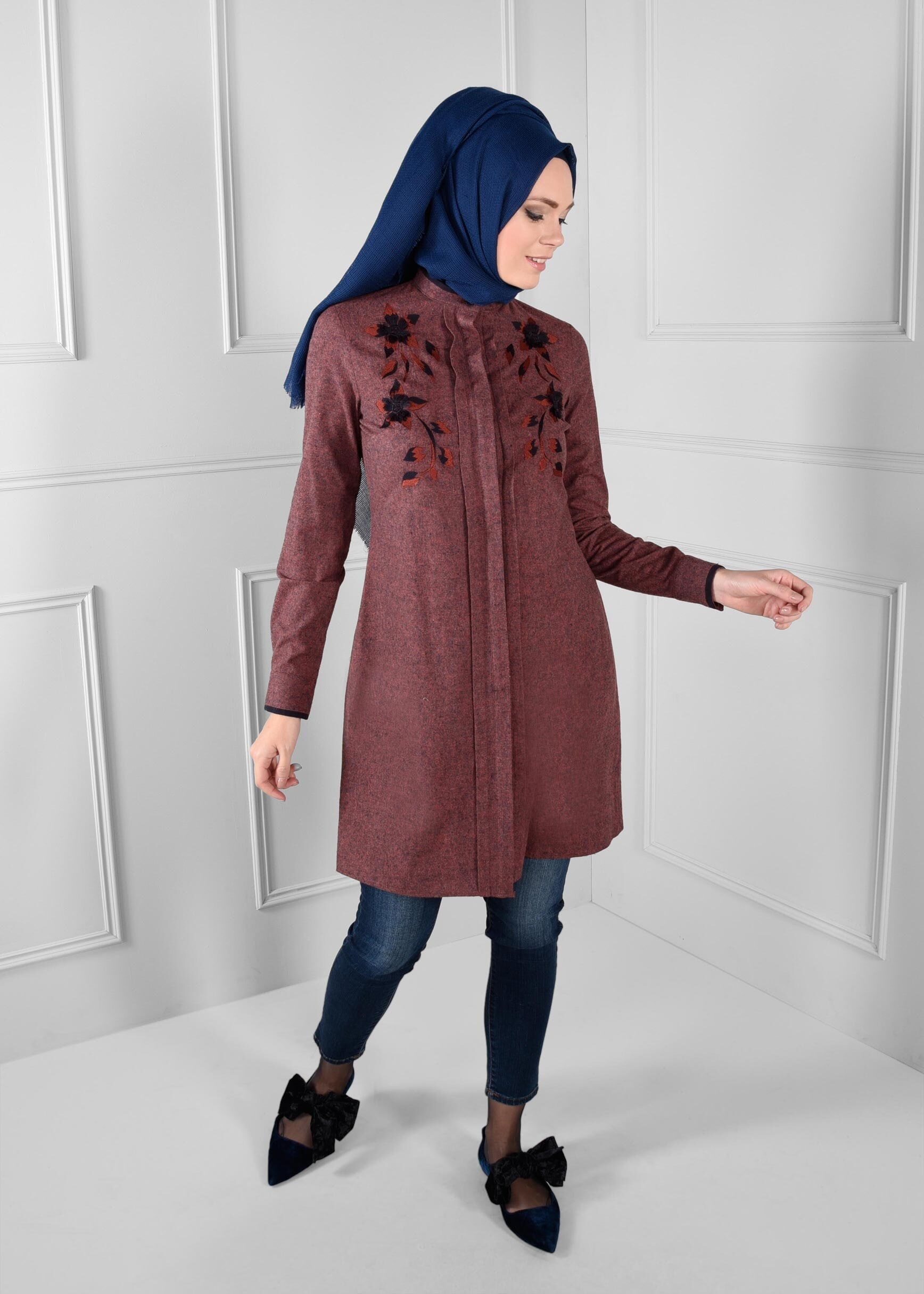Tesettür giyim LACİVERT ÇİÇEK İŞLEMELİ YAKASI DÜĞMELİ TUNİK 4616 