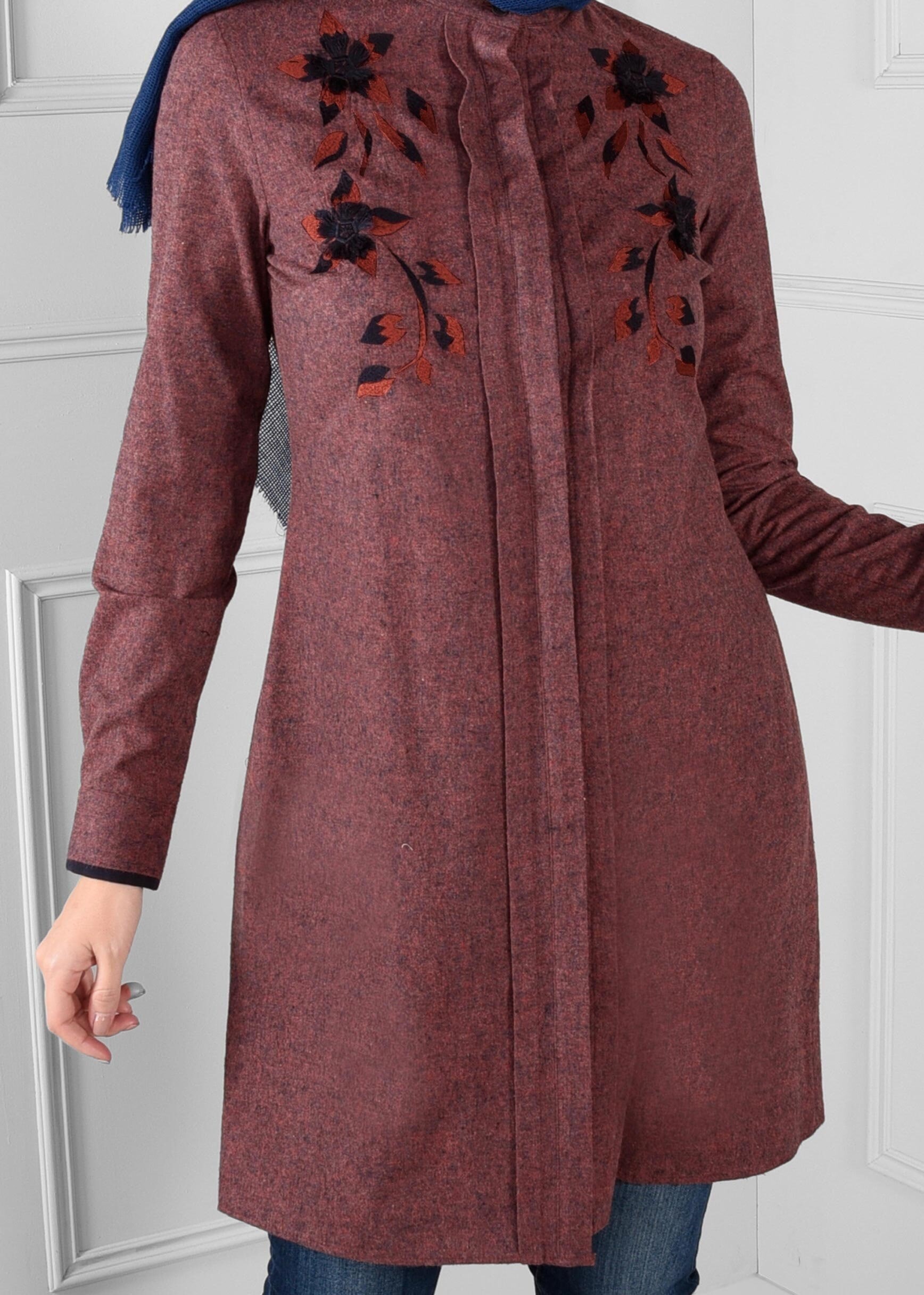 Tesettür giyim LACİVERT ÇİÇEK İŞLEMELİ YAKASI DÜĞMELİ TUNİK 4616 