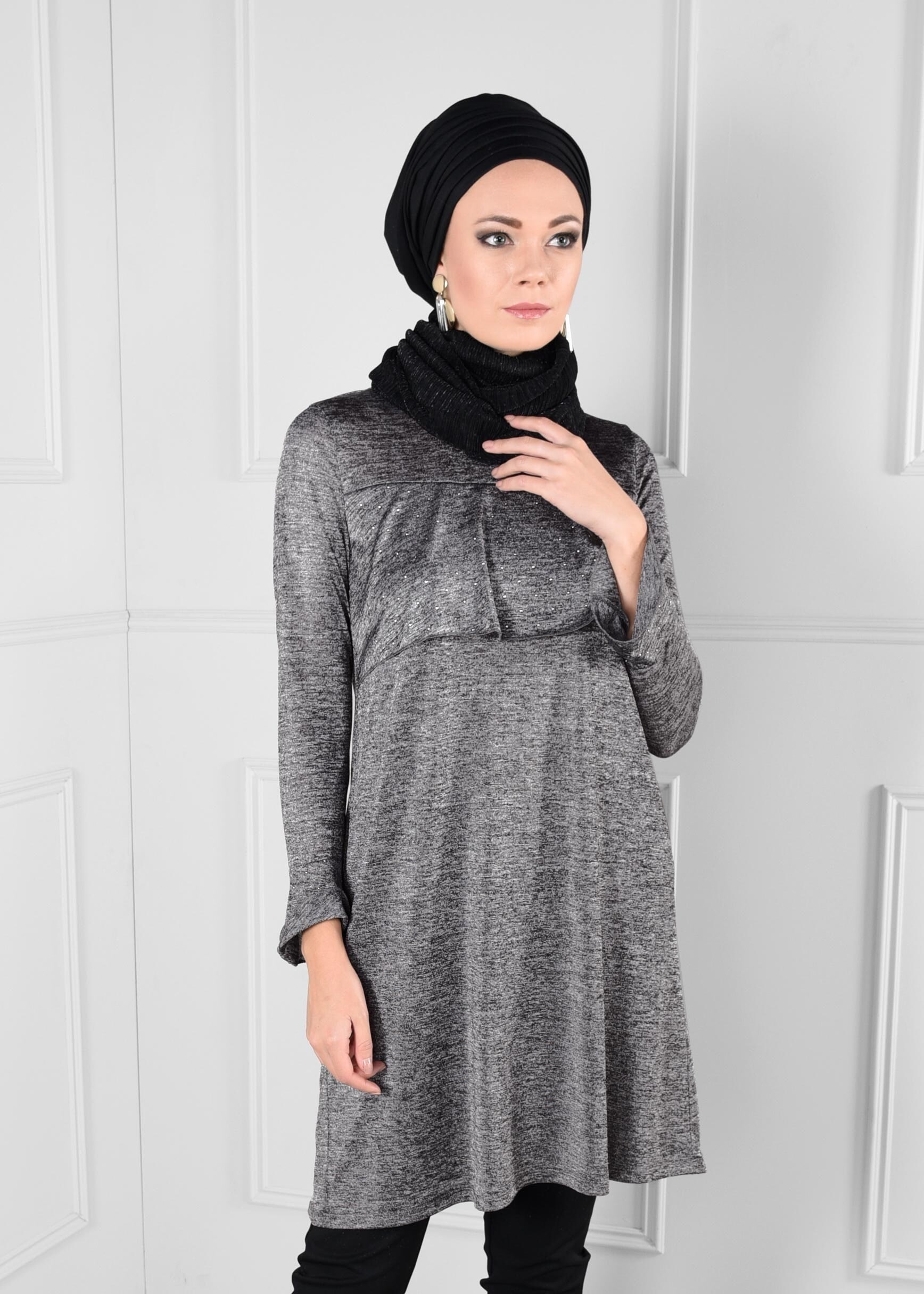 Tesettür giyim GRİ VOLANLI TAŞ BASKILI TUNİK 4622