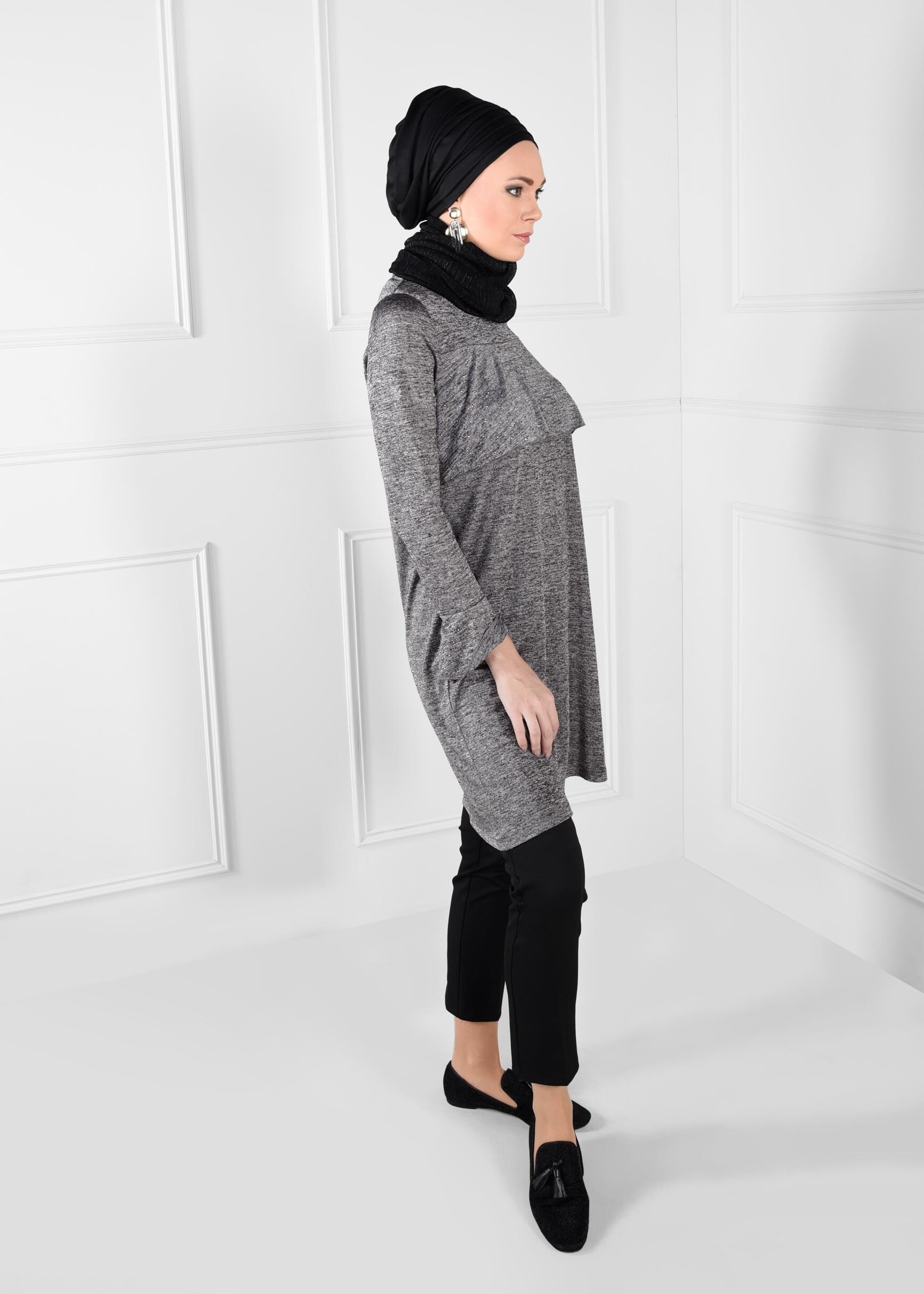 Tesettür giyim GRİ VOLANLI TAŞ BASKILI TUNİK 4622