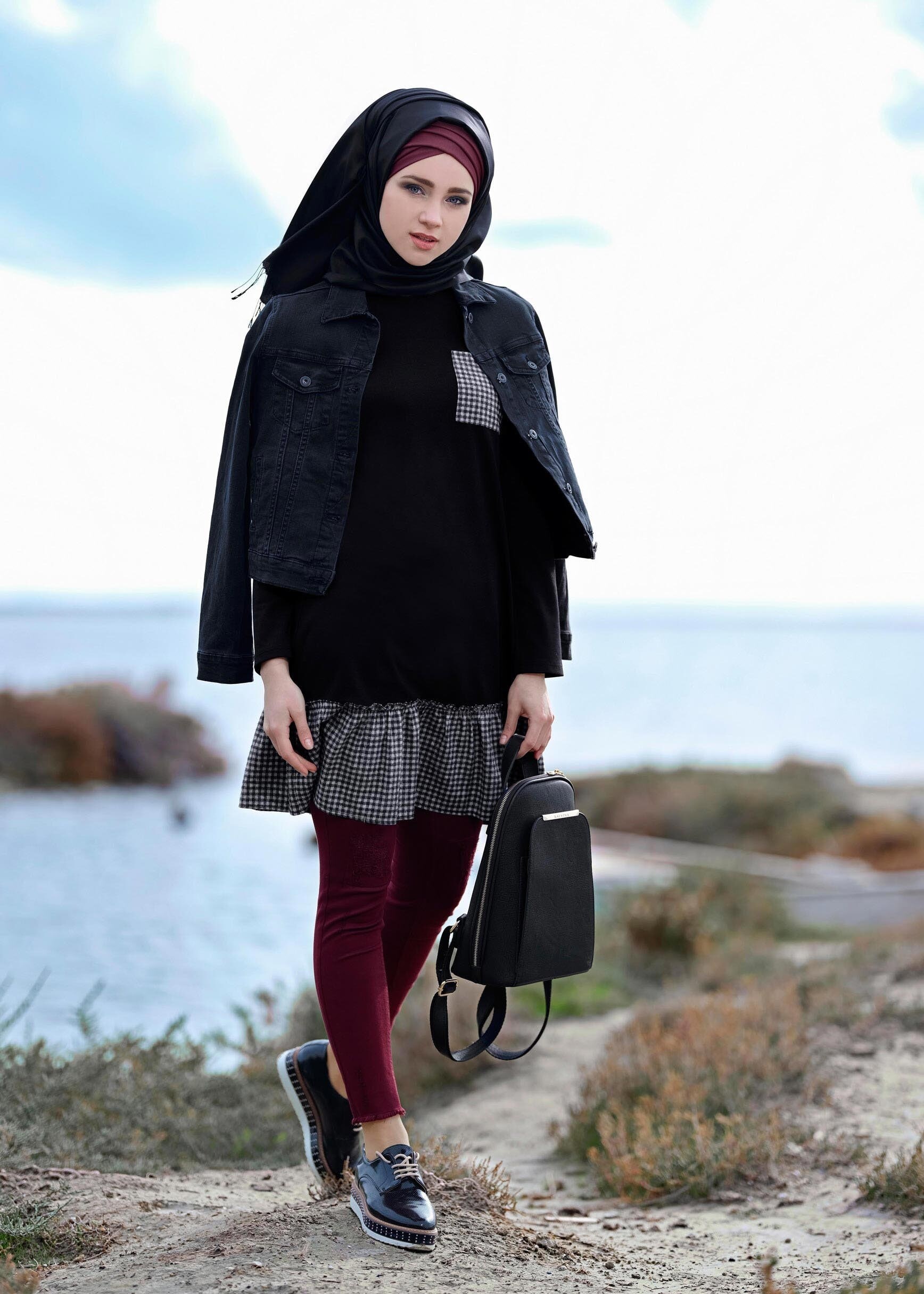 Tesettür giyim SİYAH PÖTİKARE VOLAN CEP DETAYLI TUNİK 4625