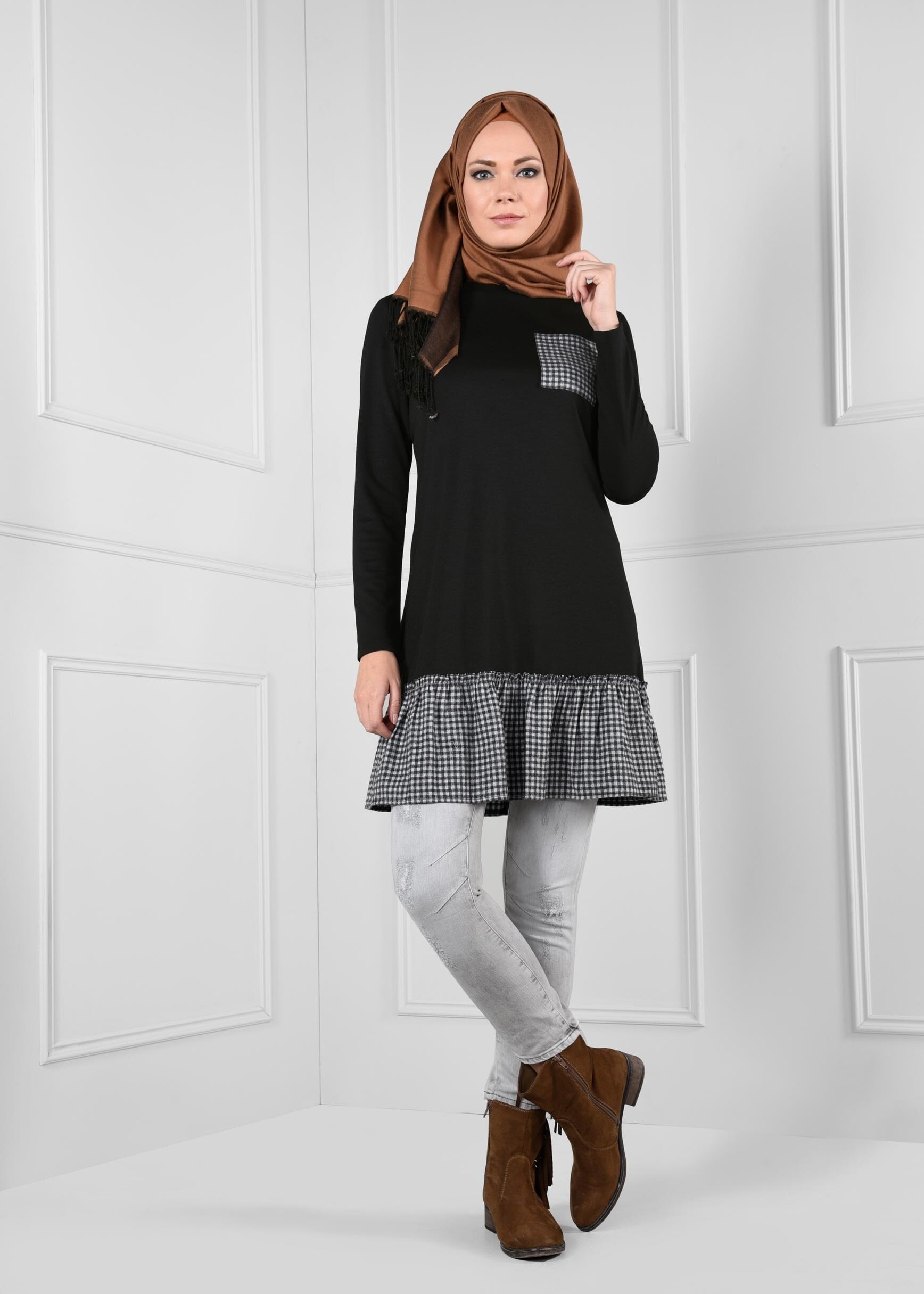 Tesettür giyim SİYAH PÖTİKARE VOLAN CEP DETAYLI TUNİK 4625