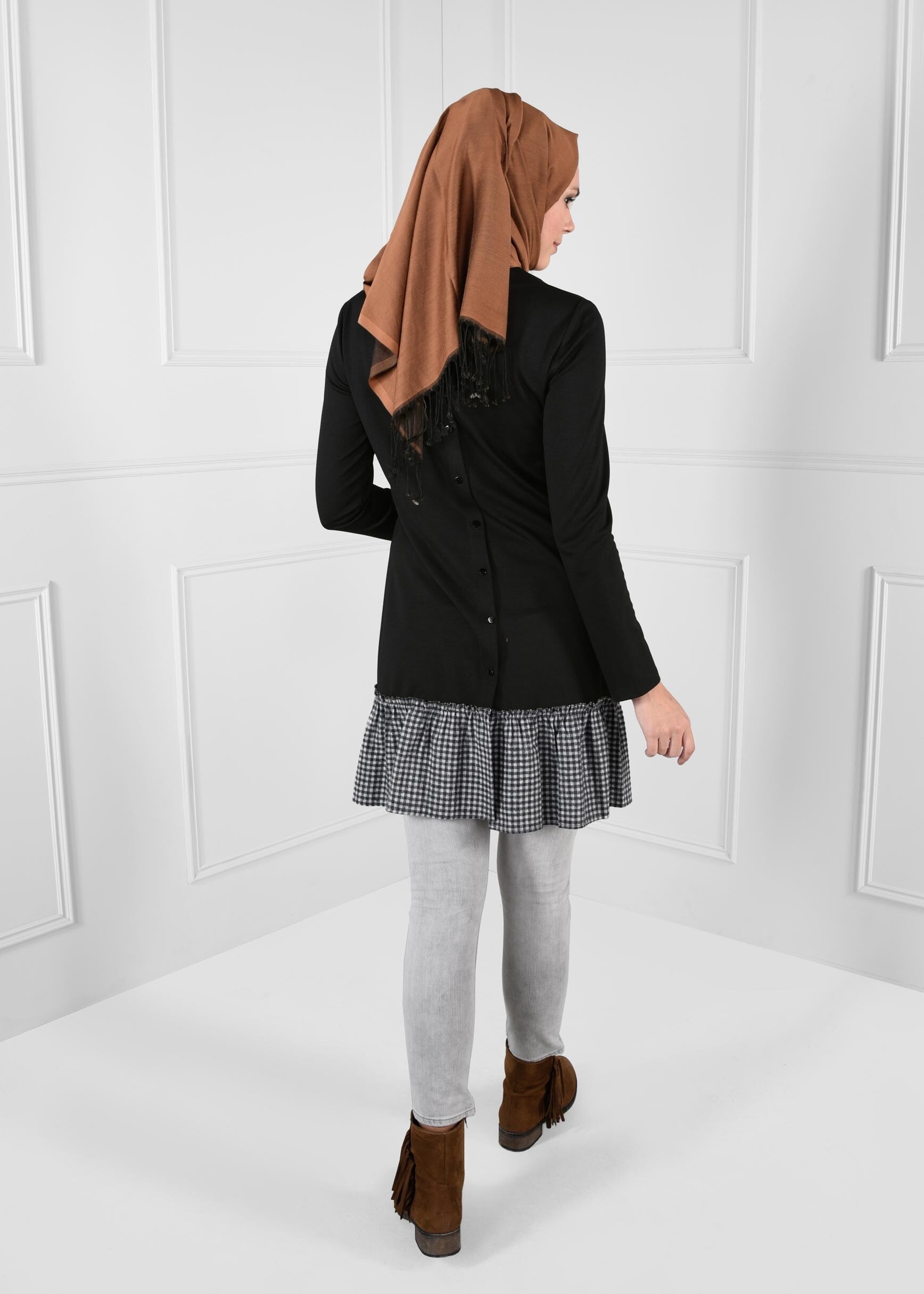 Tesettür giyim SİYAH PÖTİKARE VOLAN CEP DETAYLI TUNİK 4625