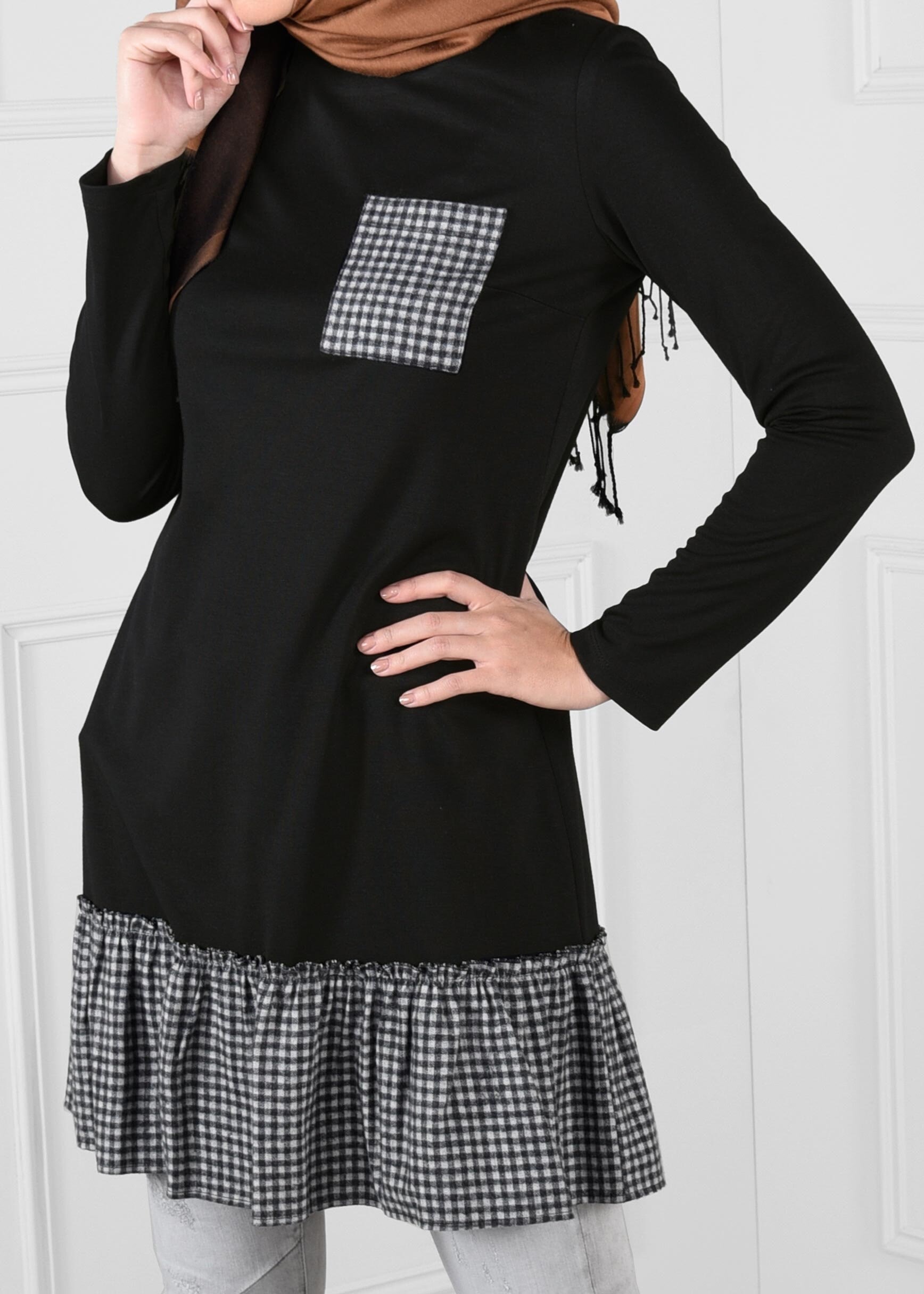 Tesettür giyim SİYAH PÖTİKARE VOLAN CEP DETAYLI TUNİK 4625
