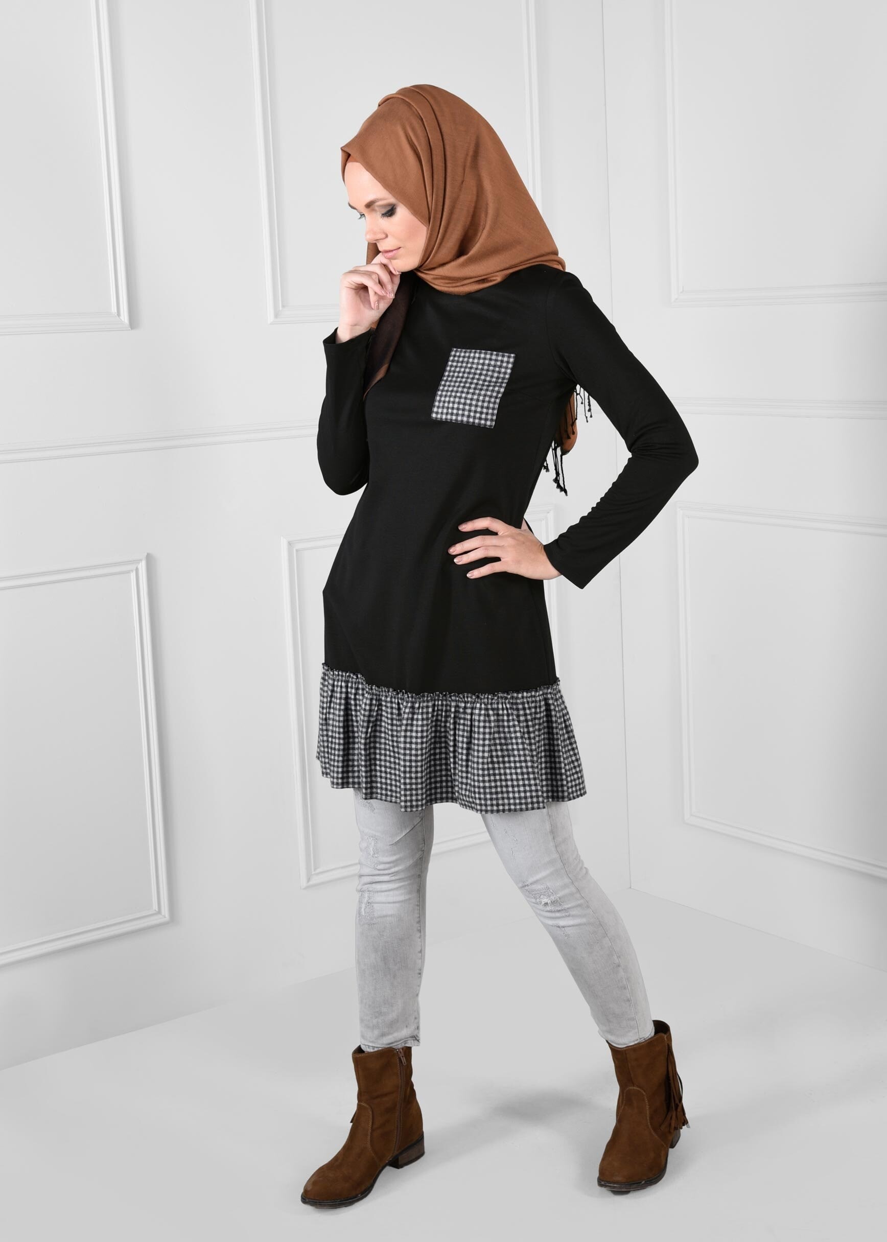 Tesettür giyim SİYAH PÖTİKARE VOLAN CEP DETAYLI TUNİK 4625