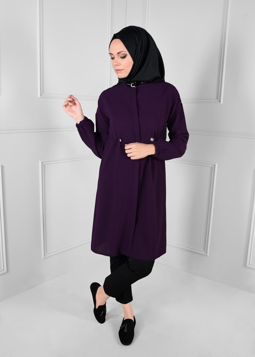 Tesettür giyim MOR BELDEN BÜZGÜLÜ OMUZLARI ZIMBA DETAYLI TUNİK 4635