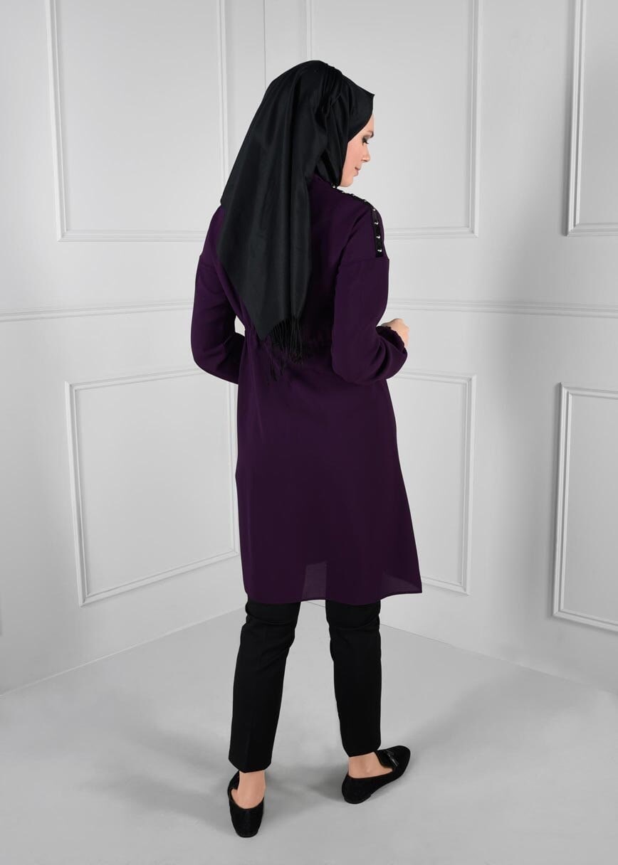 Tesettür giyim MOR BELDEN BÜZGÜLÜ OMUZLARI ZIMBA DETAYLI TUNİK 4635