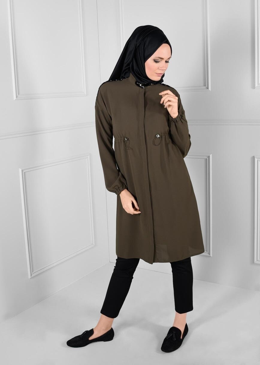 Tesettür giyim HAKİ BELDEN BÜZGÜLÜ OMUZLARI ZIMBA DETAYLI TUNİK 4635