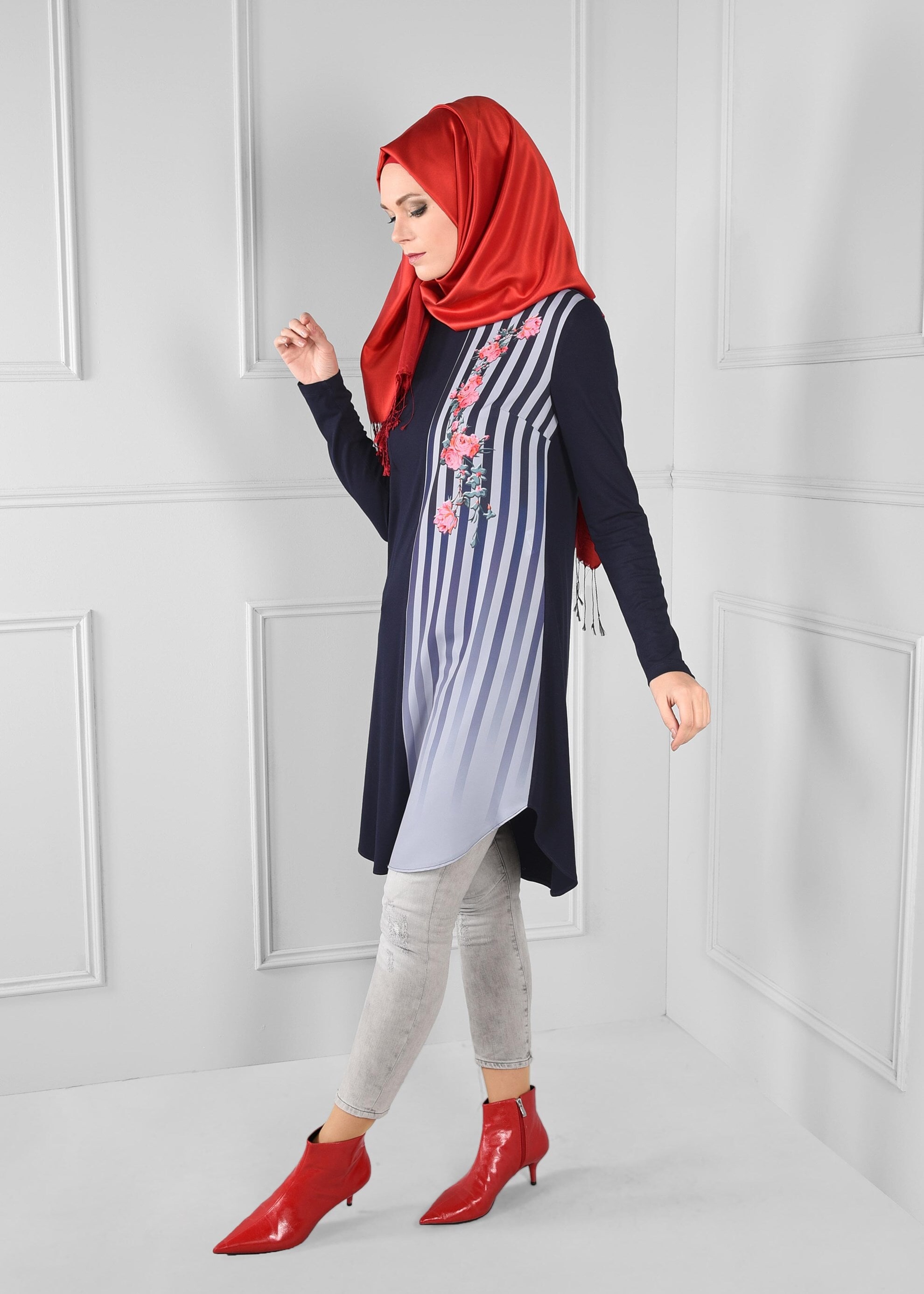 Tesettür giyim LACİVERT TEK TARAFI ÇİZGİLİ ÇİÇEKLİ TUNİK 4636