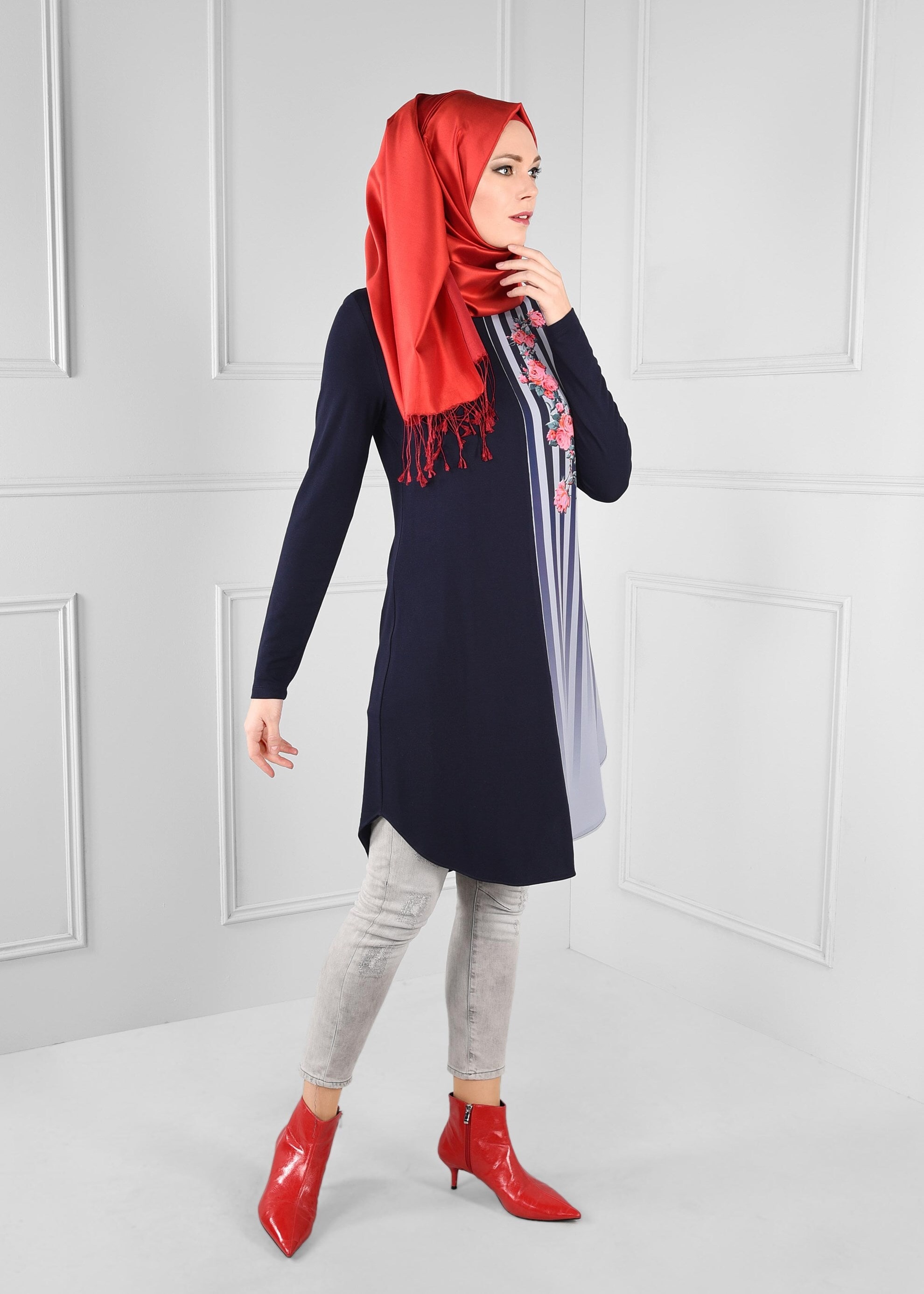 Tesettür giyim LACİVERT TEK TARAFI ÇİZGİLİ ÇİÇEKLİ TUNİK 4636