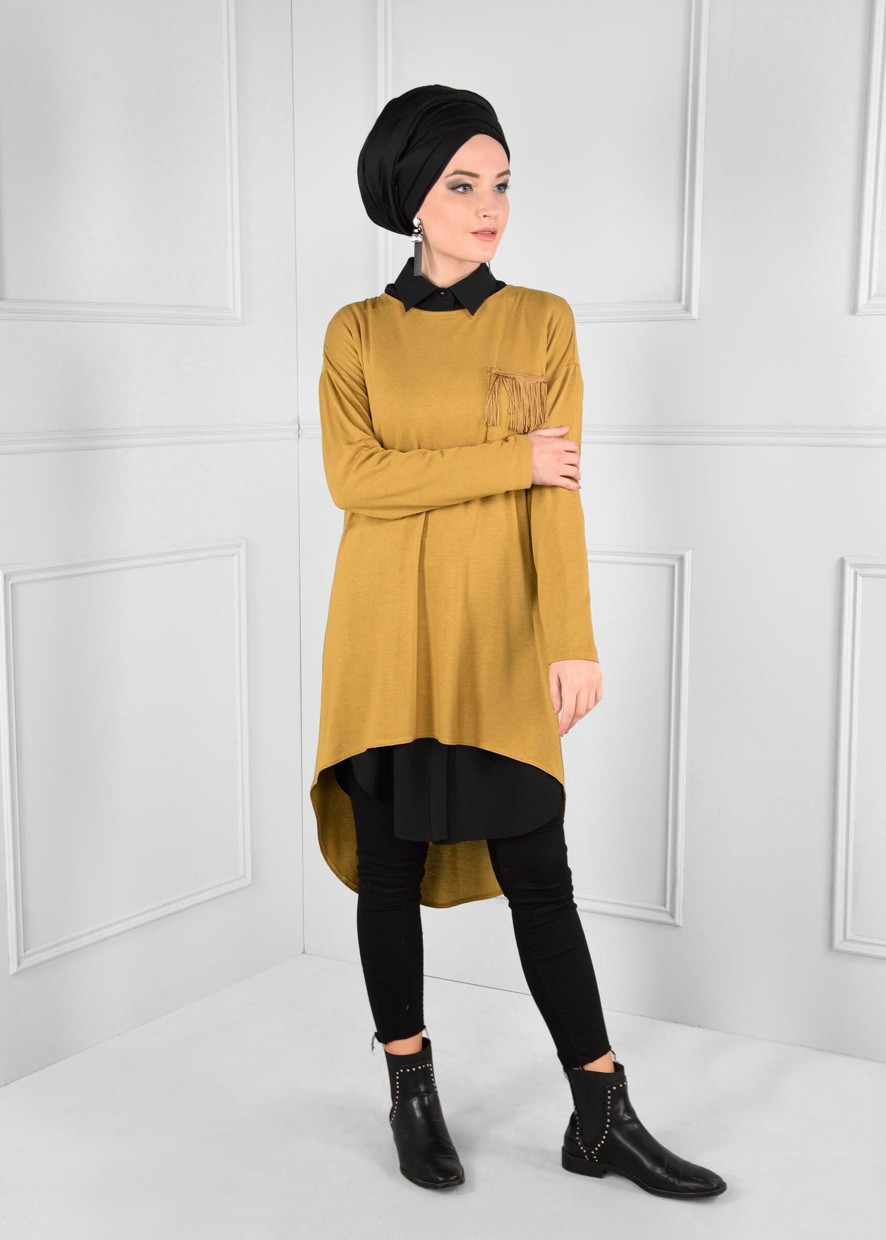 Tesettür giyim SARI SIRTI CEBİ PÜSKÜL DETAYLI ASİMETRİK KESİM TUNİK 4640