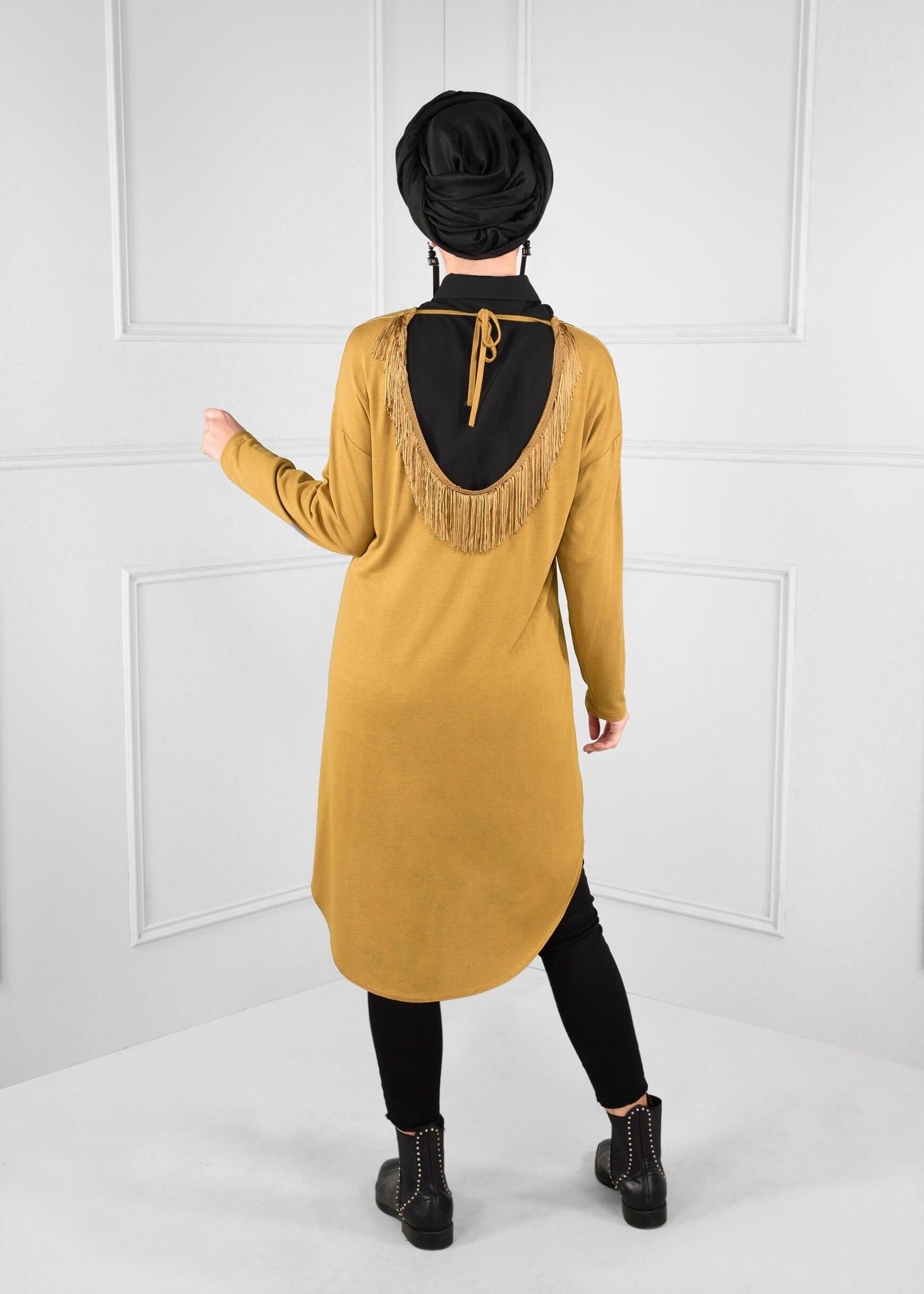 Tesettür giyim SARI SIRTI CEBİ PÜSKÜL DETAYLI ASİMETRİK KESİM TUNİK 4640