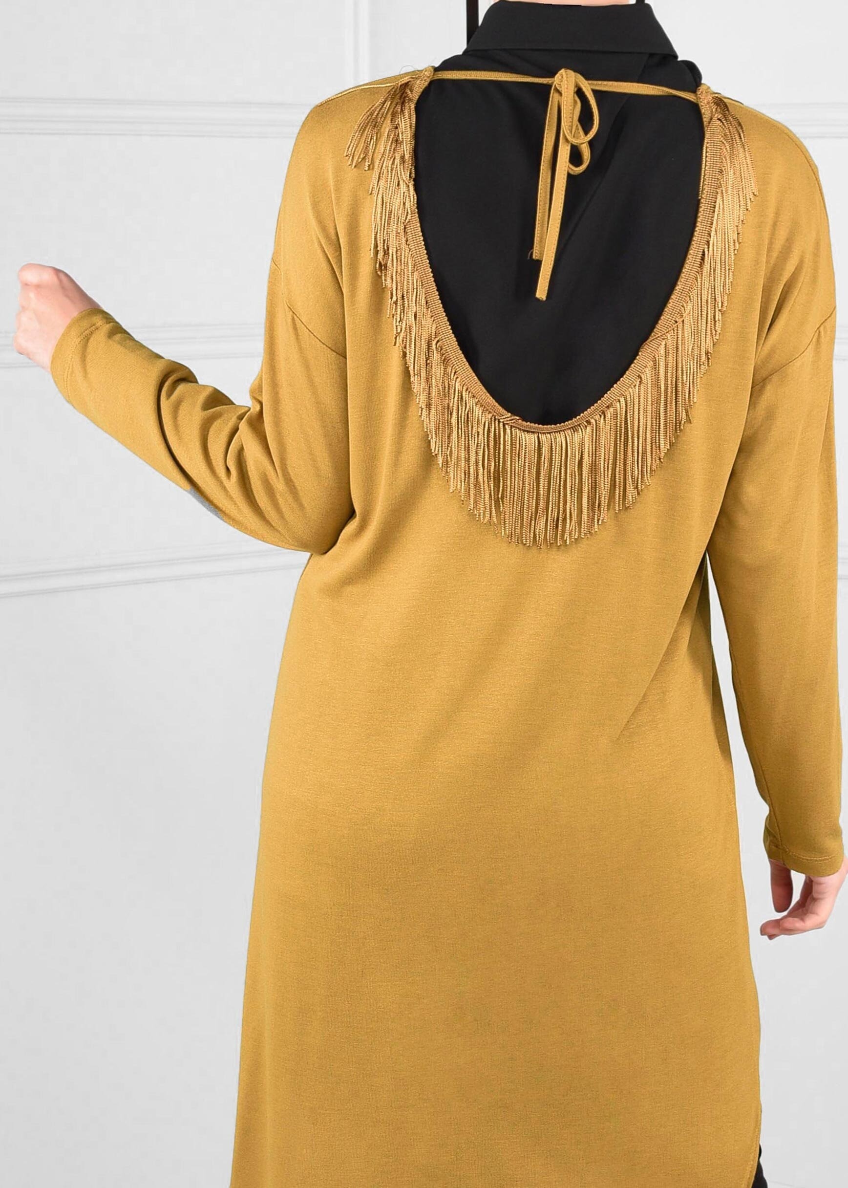 Tesettür giyim SARI SIRTI CEBİ PÜSKÜL DETAYLI ASİMETRİK KESİM TUNİK 4640