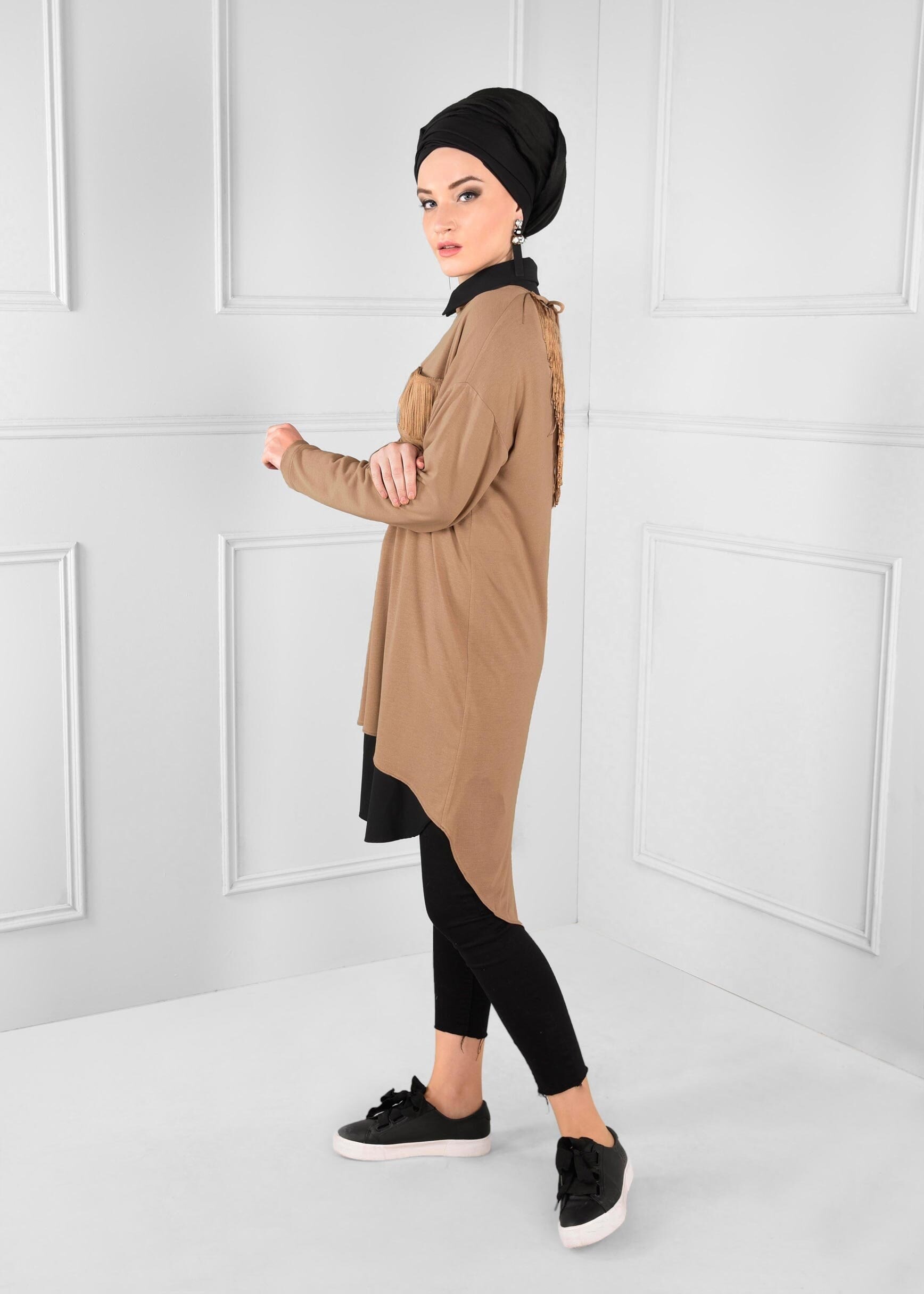 Tesettür giyim KAHVE SIRTI CEBİ PÜSKÜL DETAYLI ASİMETRİK KESİM TUNİK 4640