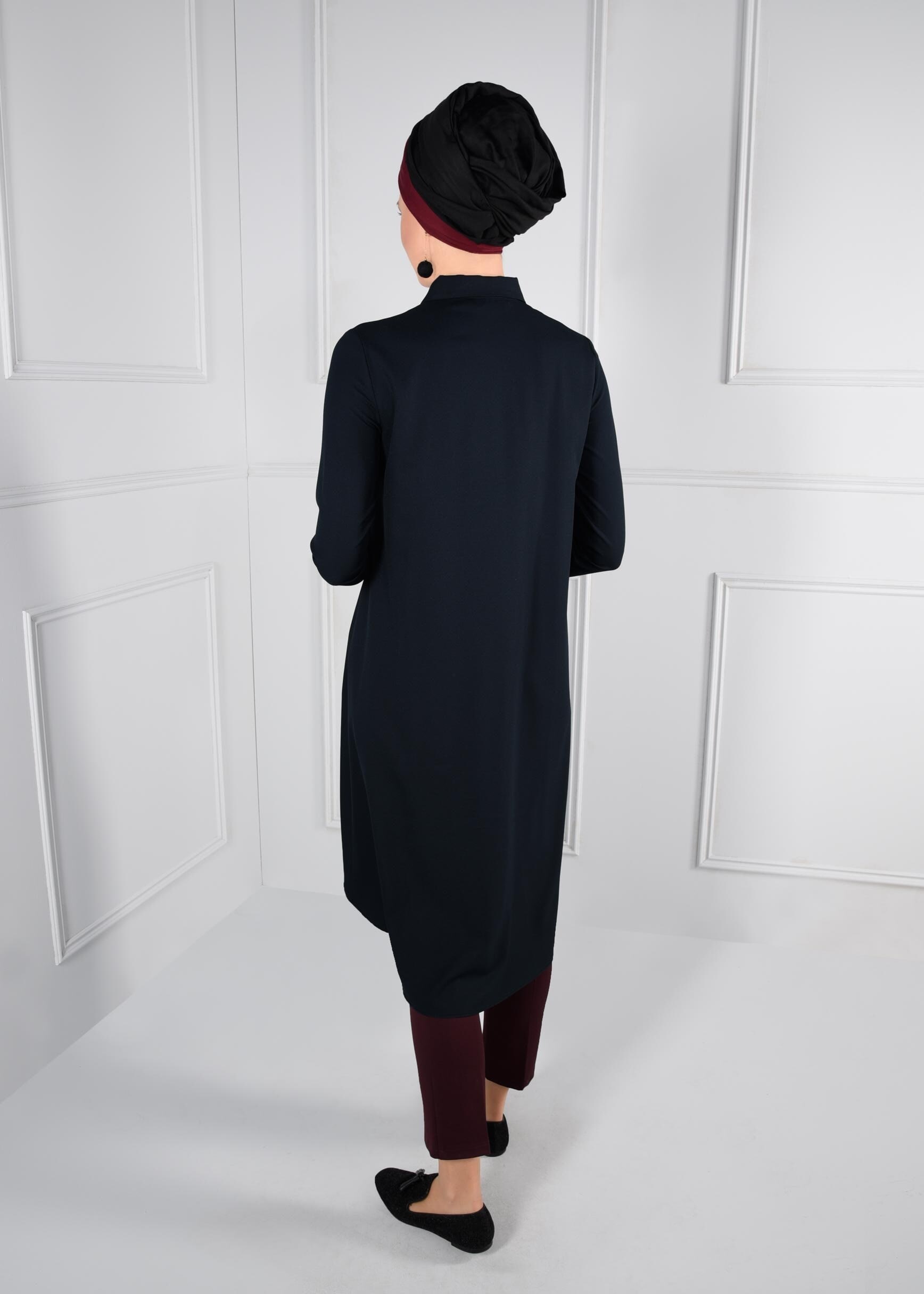 Tesettür giyim SİYAH BONCUK İŞLEMELİ PÜSKÜLLÜ ASİMETRİK KESİM TUNİK 4643