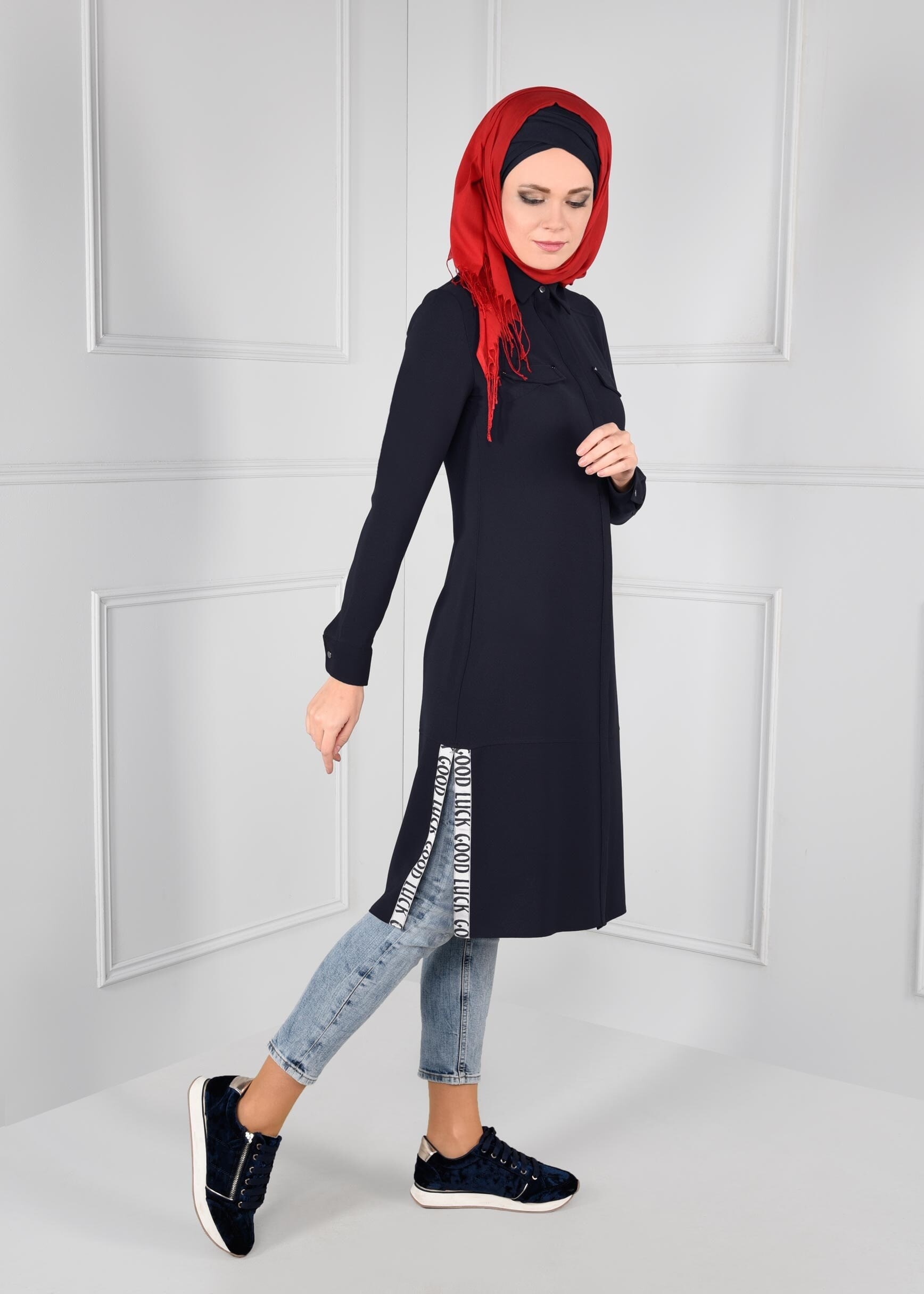 Tesettür giyim LACİVERT YANLARI YIRTMAÇLI YAKASI DÜĞMELİ TUNİK 4672