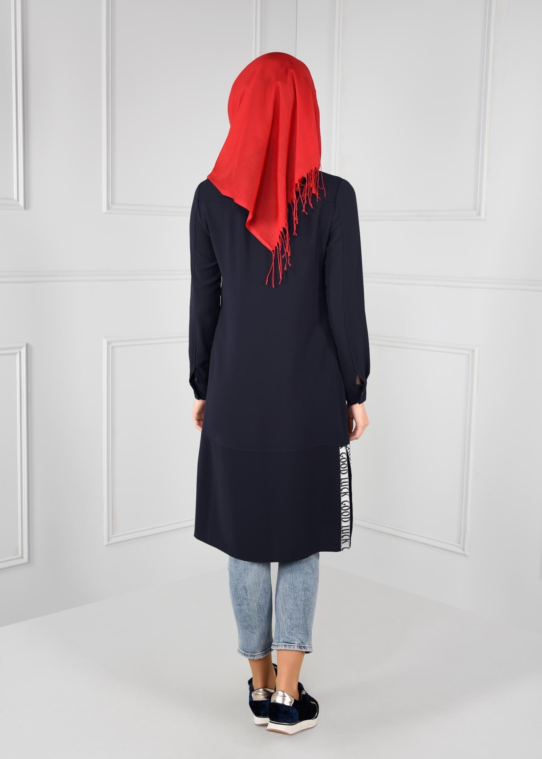 Tesettür giyim LACİVERT YANLARI YIRTMAÇLI YAKASI DÜĞMELİ TUNİK 4672