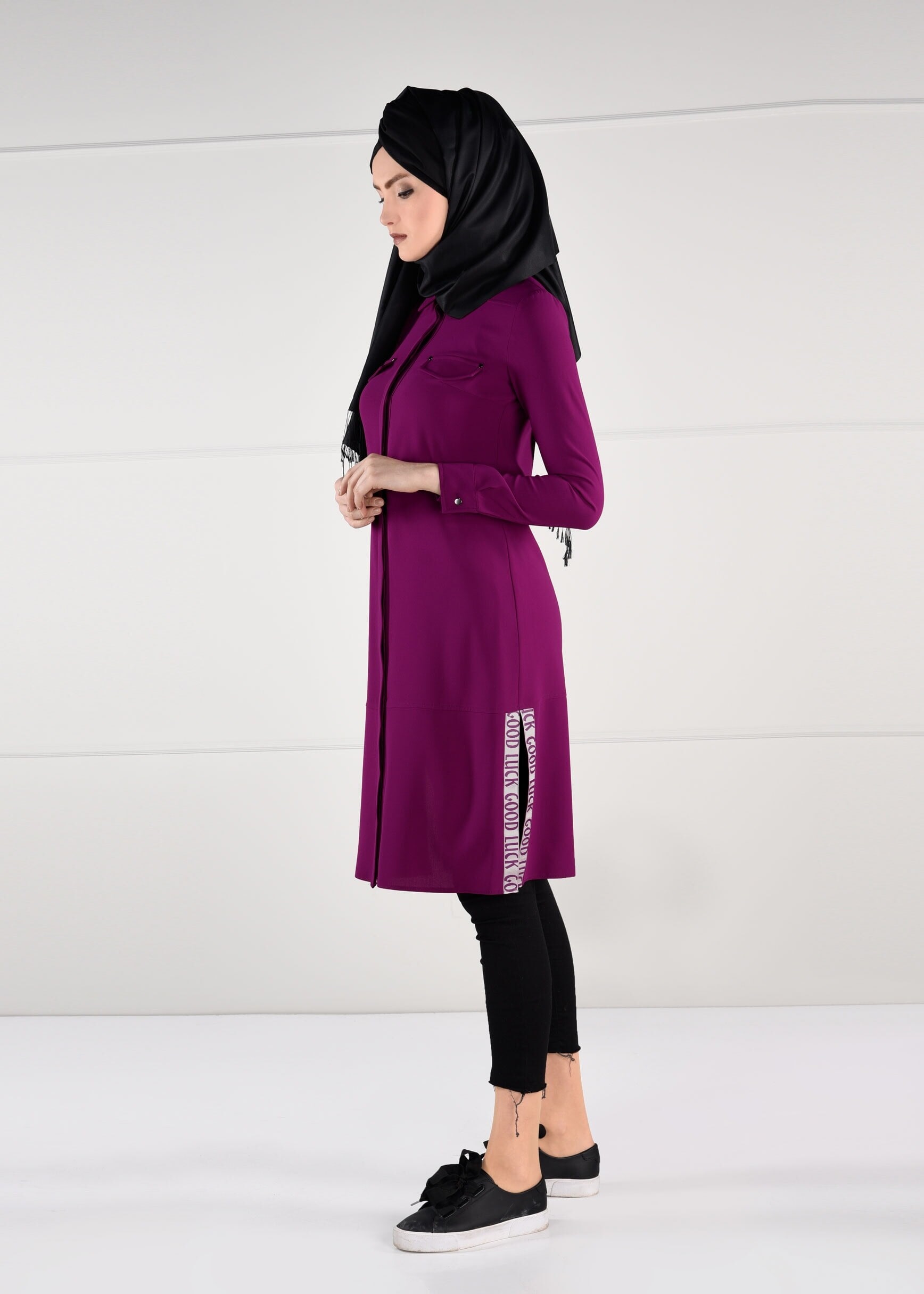 Tesettür giyim MÜRDÜM YANLARI YIRTMAÇLI YAKASI DÜĞMELİ TUNİK 4672