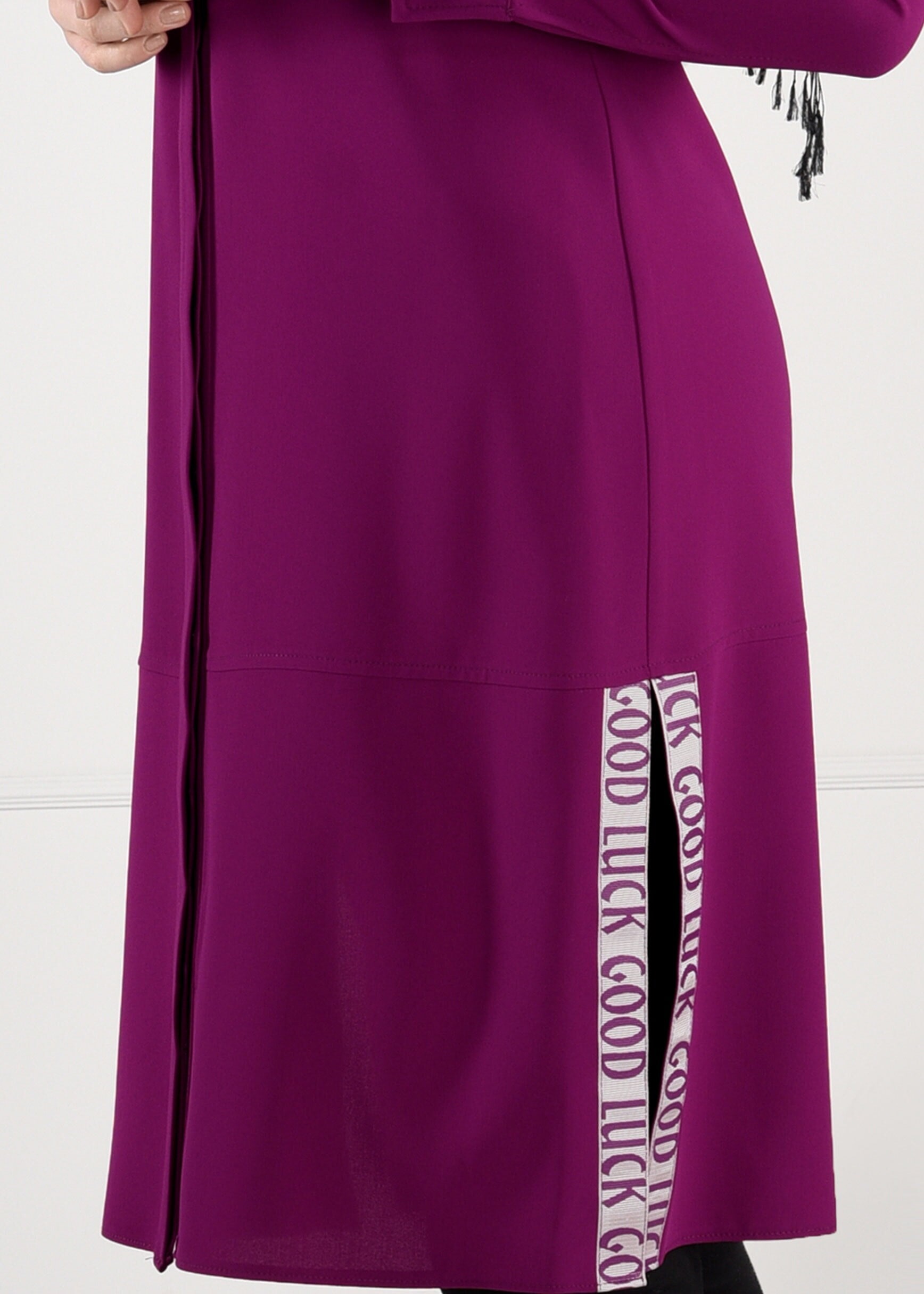 Tesettür giyim MÜRDÜM YANLARI YIRTMAÇLI YAKASI DÜĞMELİ TUNİK 4672