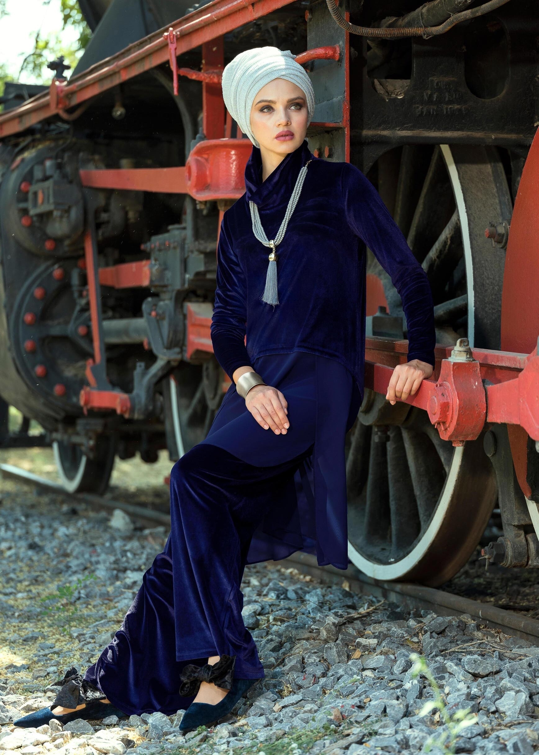 Tesettür giyim LACİVERT ŞAL YAKA ŞİFON DETAYLI KADİFE TUNİK 4678