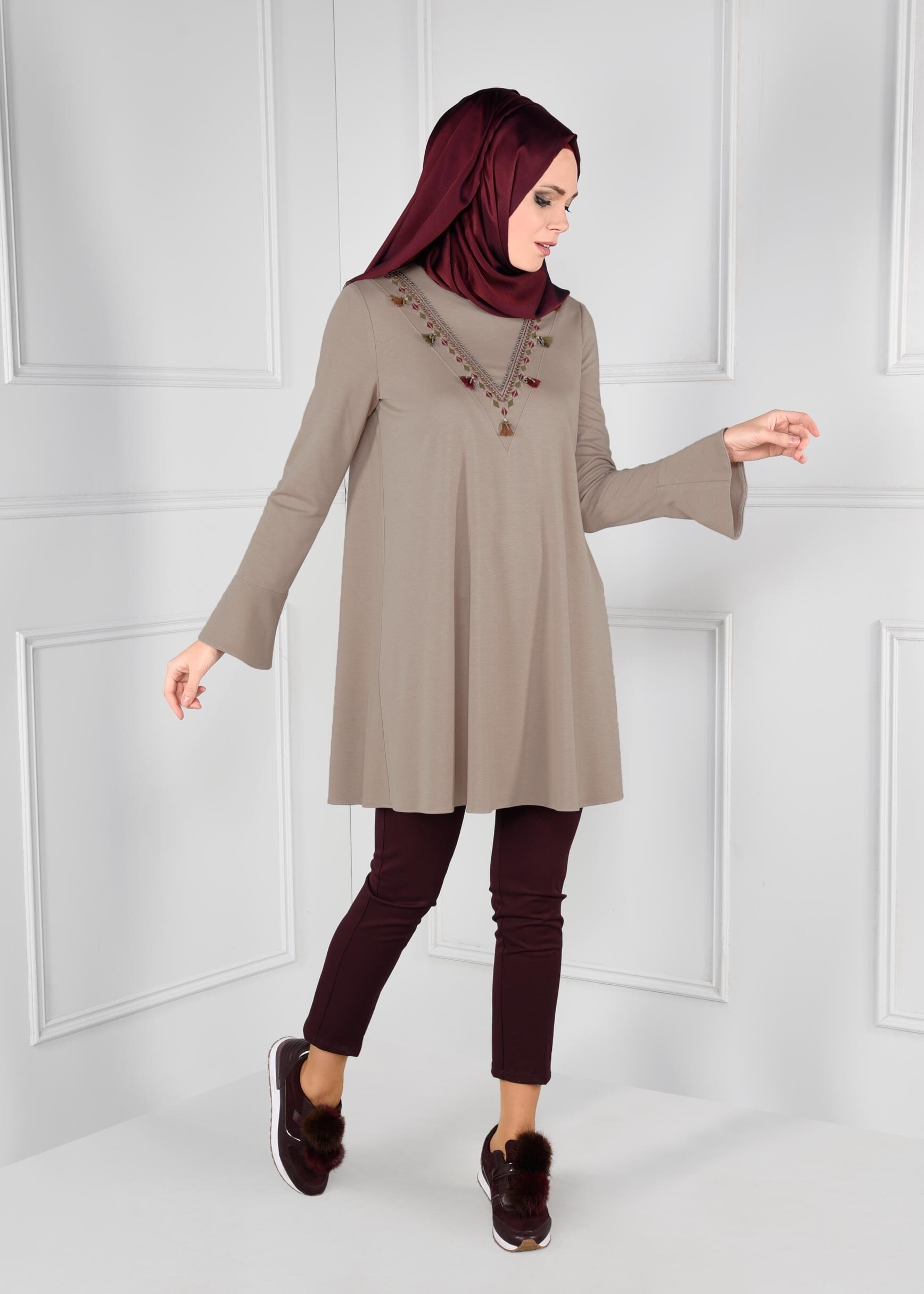 Tesettür giyim BEJ PÜSKÜLLÜ SALAŞ KESİM TUNİK 4680
