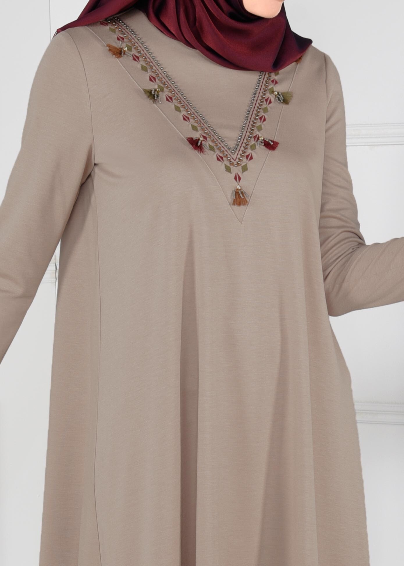 Tesettür giyim BEJ PÜSKÜLLÜ SALAŞ KESİM TUNİK 4680
