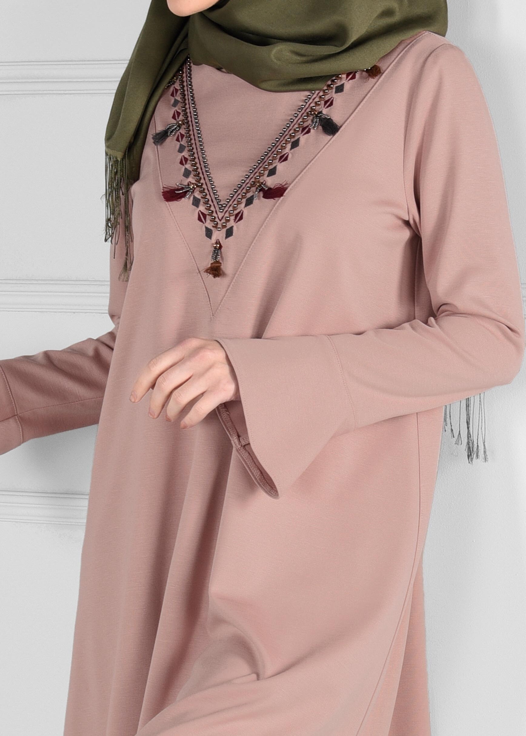 Tesettür giyim PUDRA PÜSKÜLLÜ SALAŞ KESİM TUNİK 4680