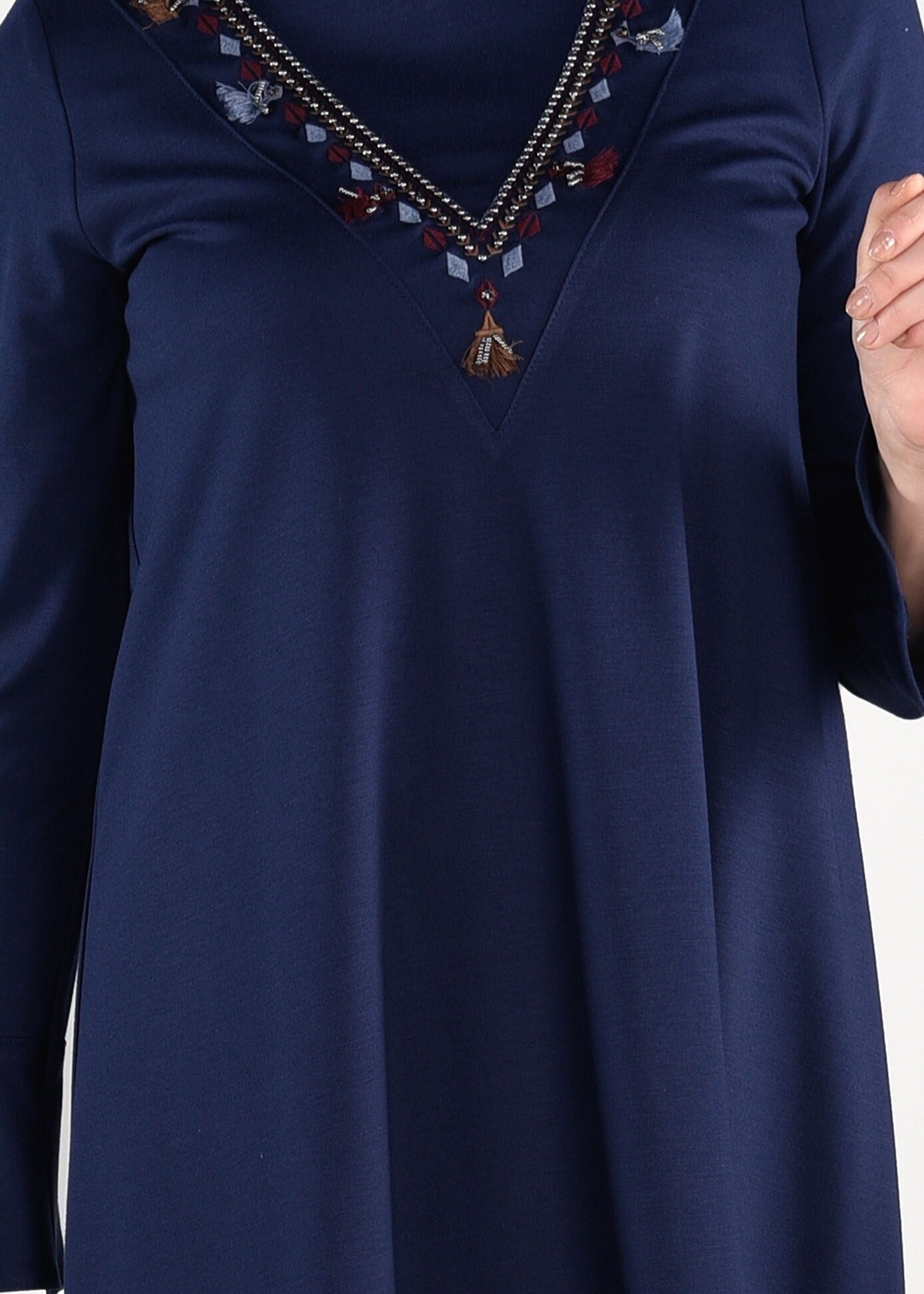 Tesettür giyim LACİVERT PÜSKÜLLÜ SALAŞ KESİM TUNİK 4680