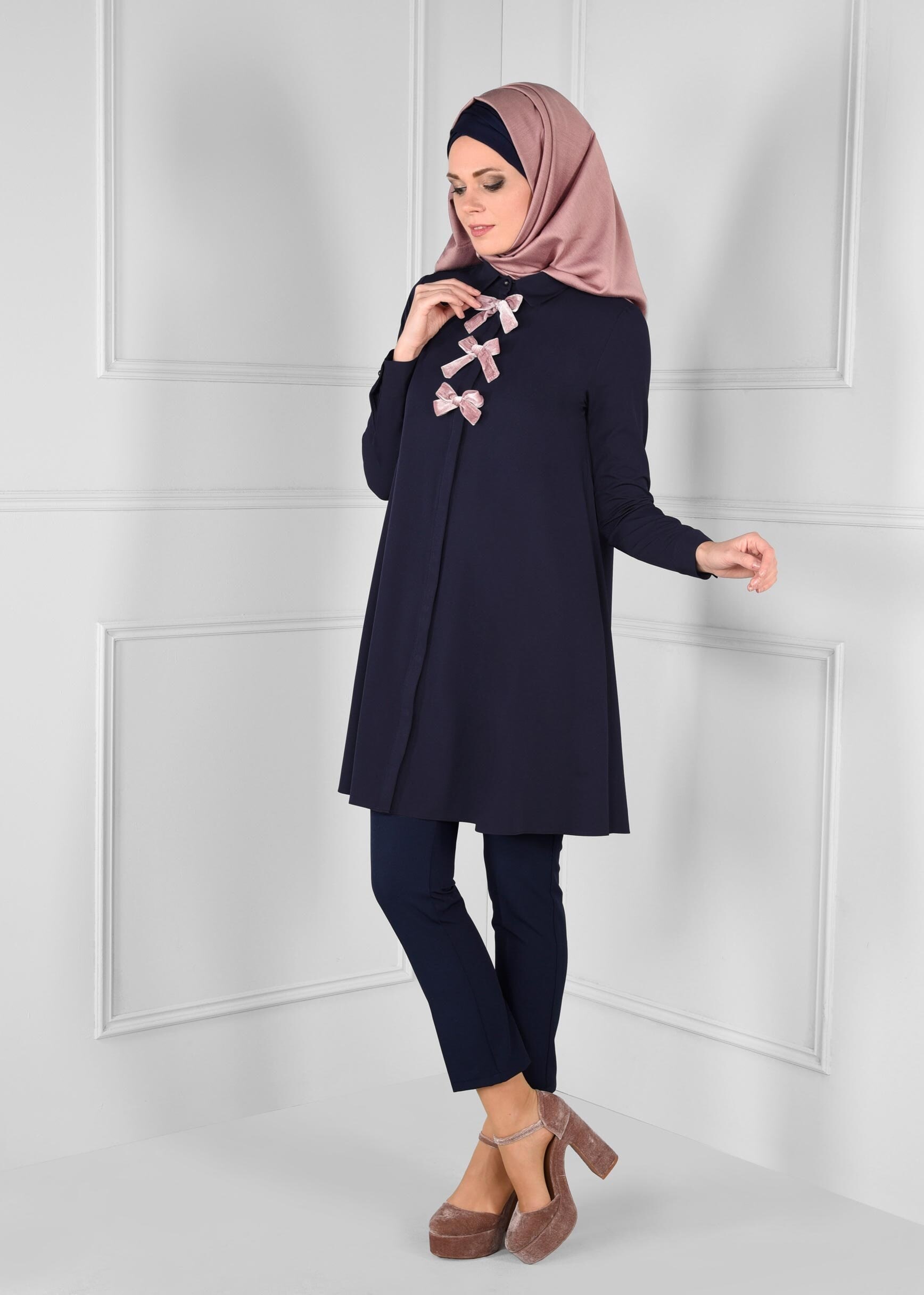 Tesettür giyim LACİVERT FİYONK DETAYLI GENİŞ KESİM TUNİK 4681